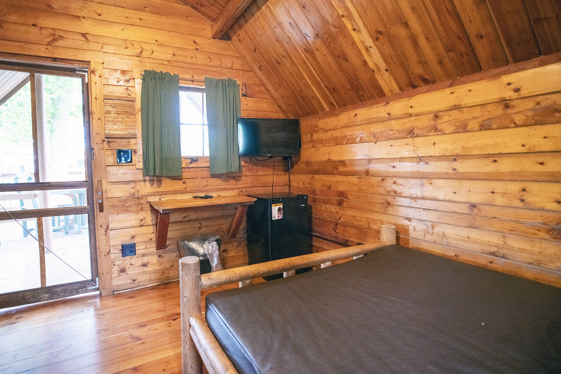 B01 - Camping Cabin, 1 Room (No Bathroom) Climate Controlled - Sleeps 4
