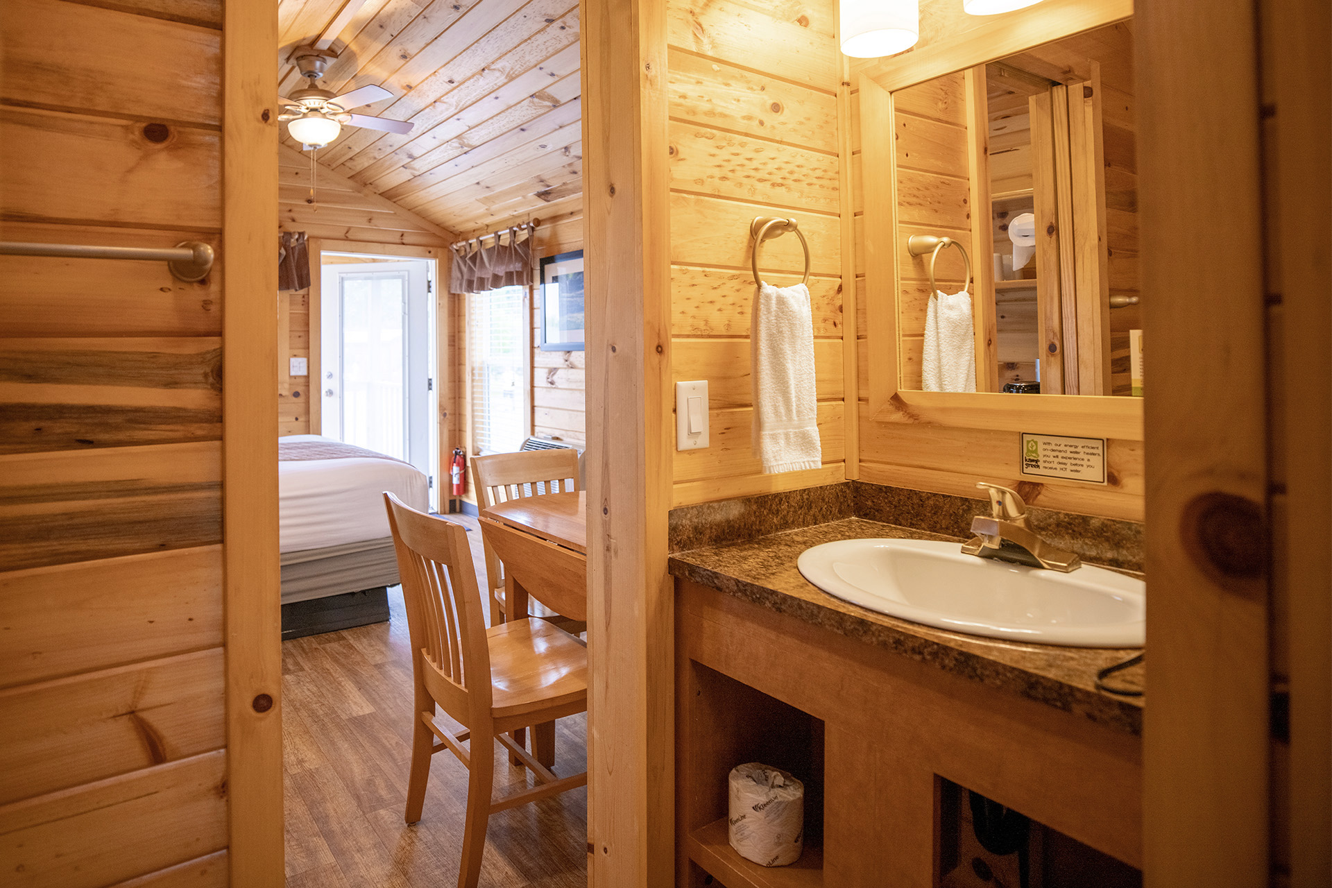 C58 - Deluxe Cabin, Studio (Full Bath with Tub & Shower) - Sleeps 4