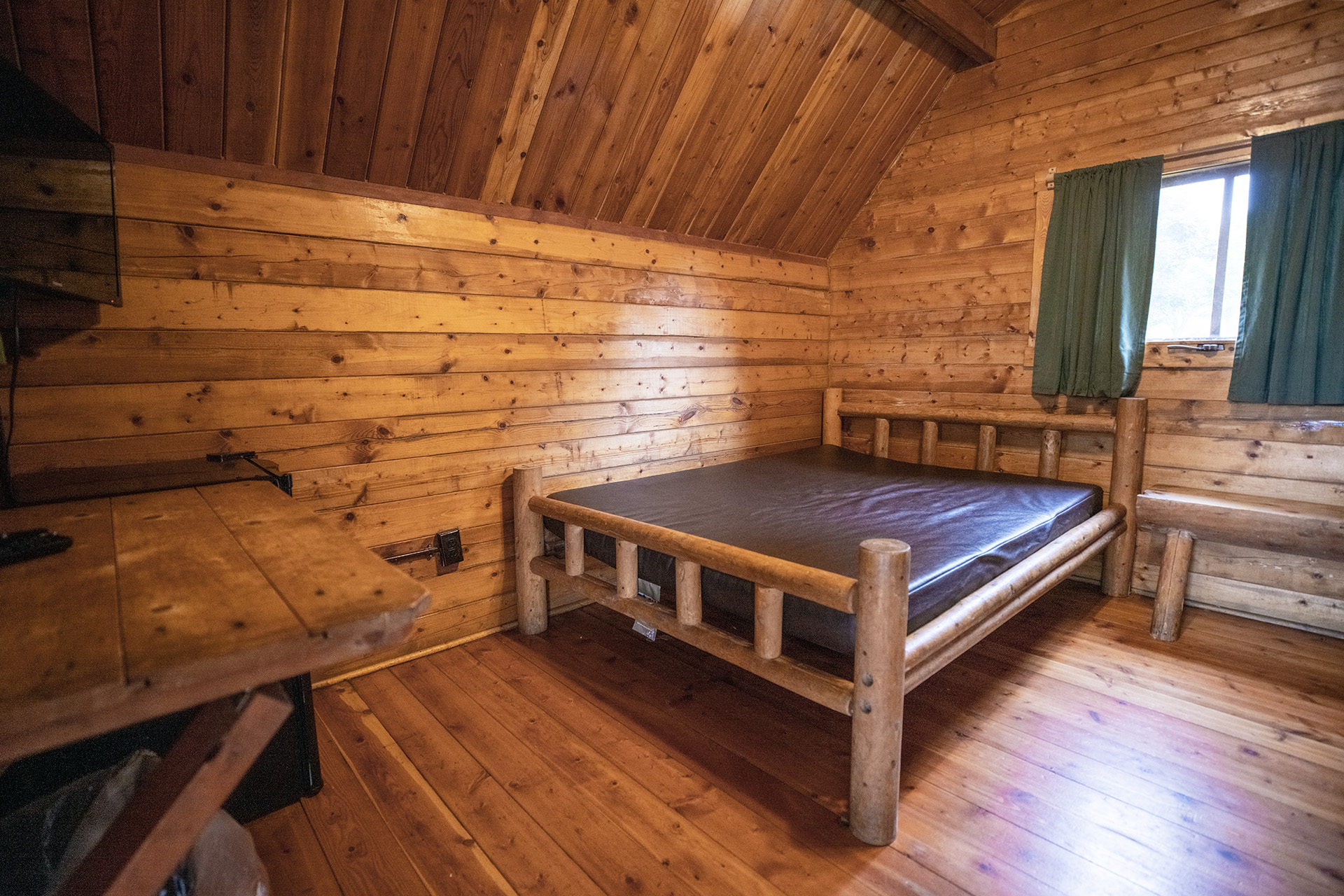 B01 - Camping Cabin, 1 Room (No Bathroom) Climate Controlled - Sleeps 4