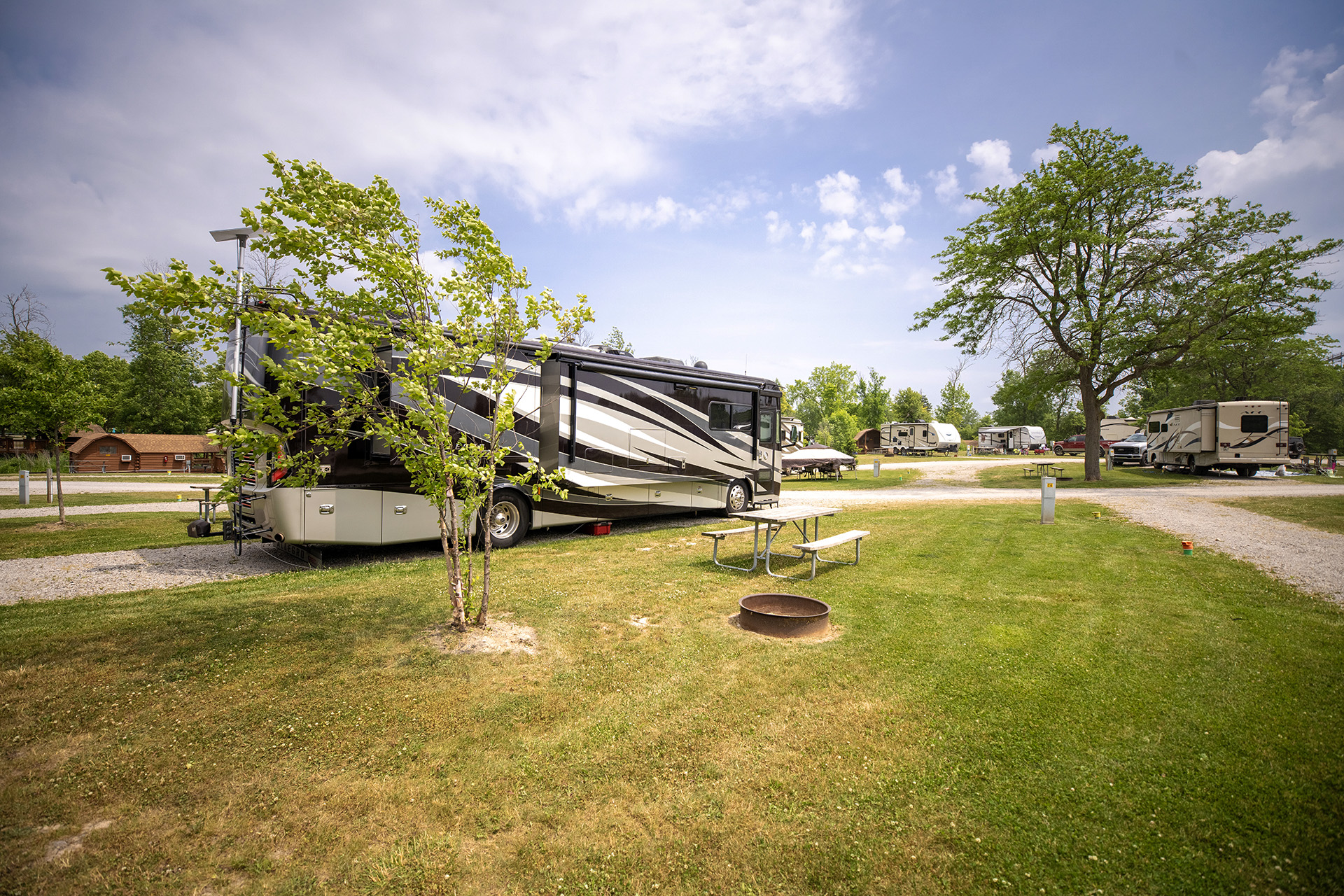 RV - C05, Pull-Thru 50/30 AMPS FHU, Spacious