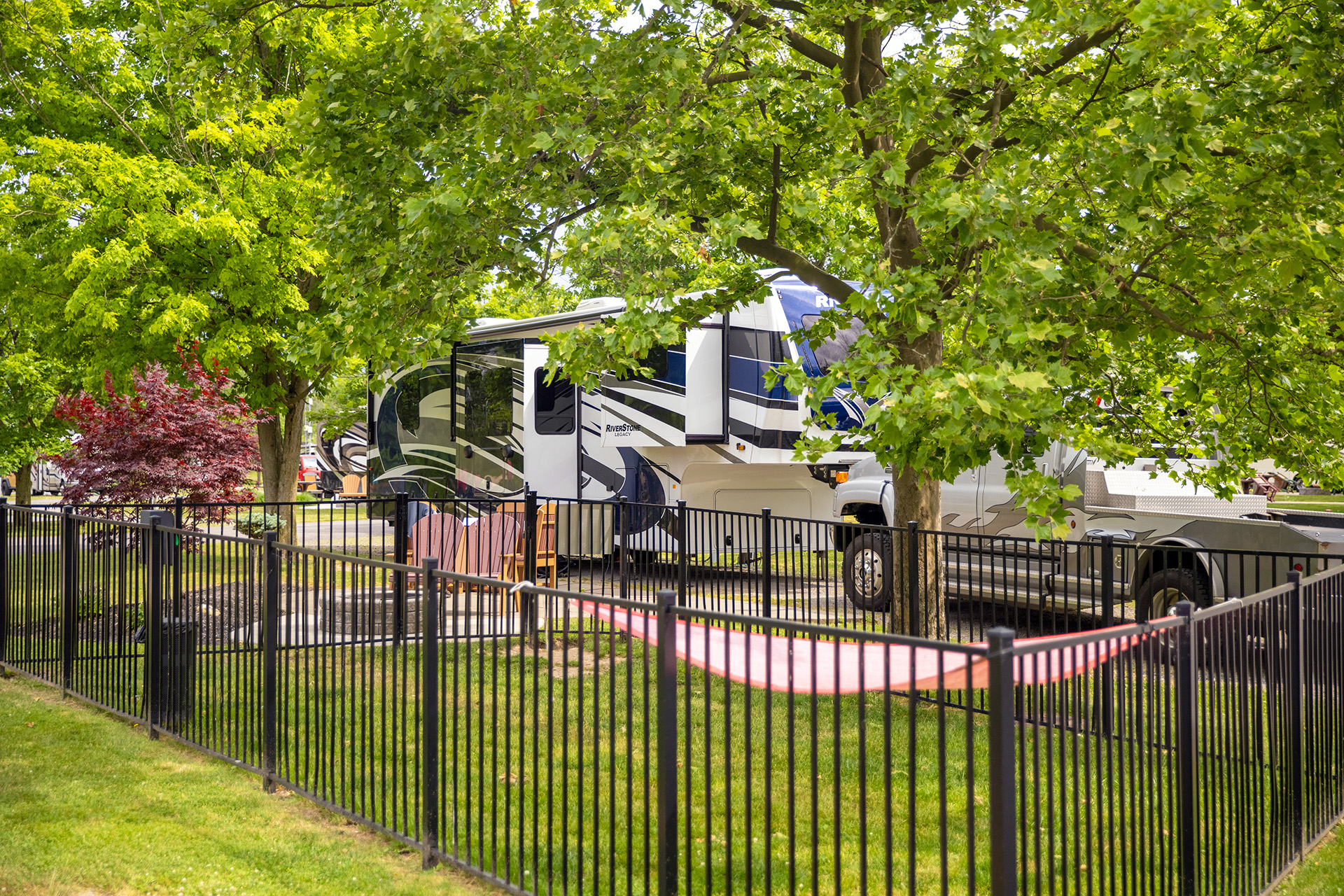 RV - A40, Pull-Thru 50/30 AMPS FHU KOA Patio® with KOA Paw Pen