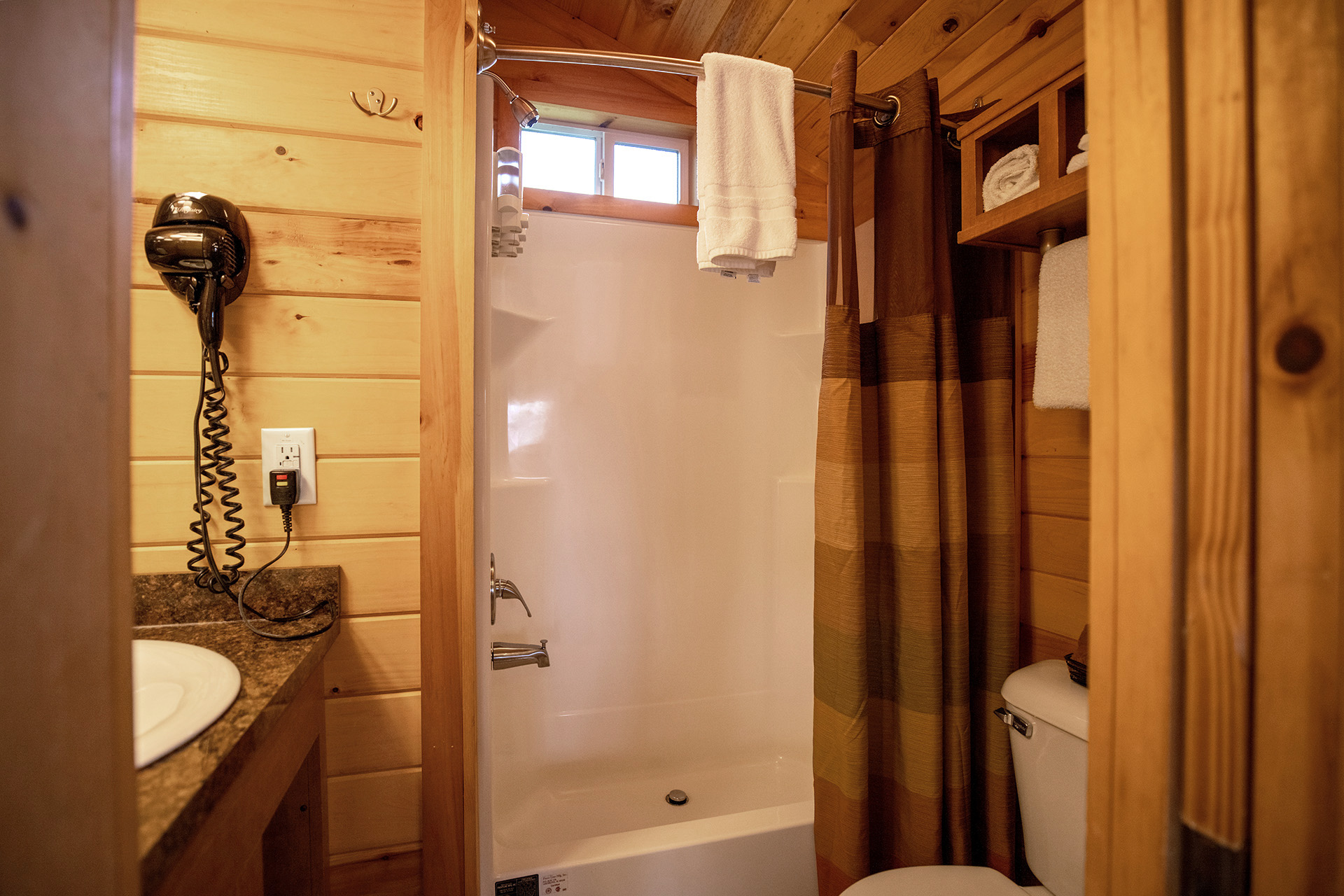 C58 - Deluxe Cabin, Studio (Full Bath with Tub & Shower) - Sleeps 4