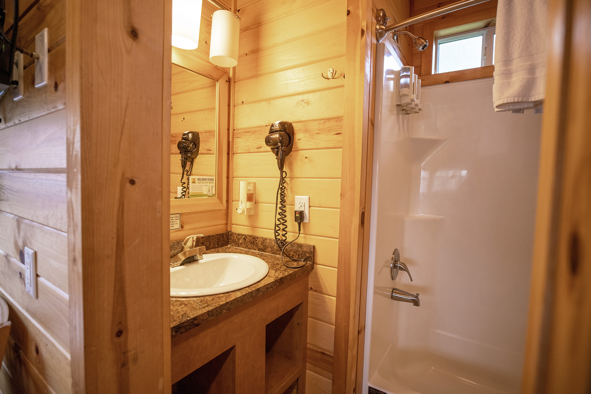 C58 - Deluxe Cabin, Studio (Full Bath with Tub & Shower) - Sleeps 4