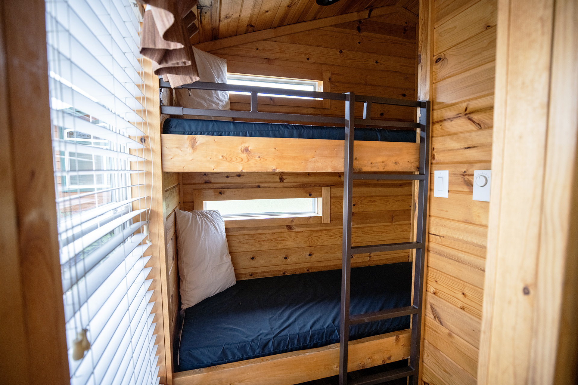 C47 - Deluxe Cabin, 2 Room Near Rec & Pool (Full Bath with Tub & Shower) - Sleeps 6