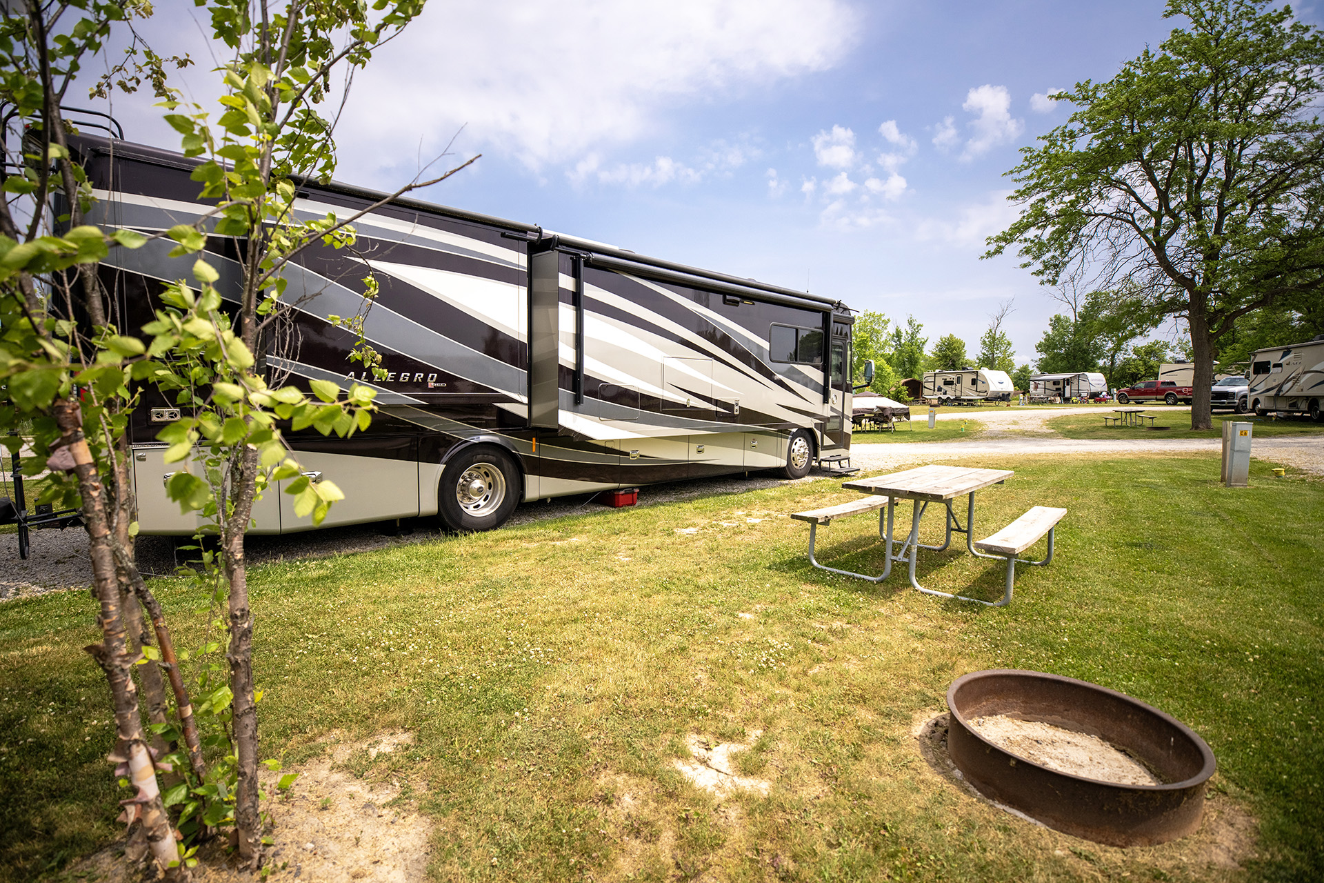 RV - C05, Pull-Thru 50/30 AMPS FHU, Spacious