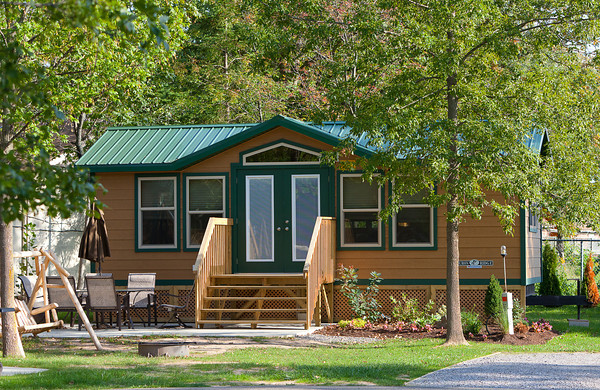 Exterior of 28" Deluxe Cabin