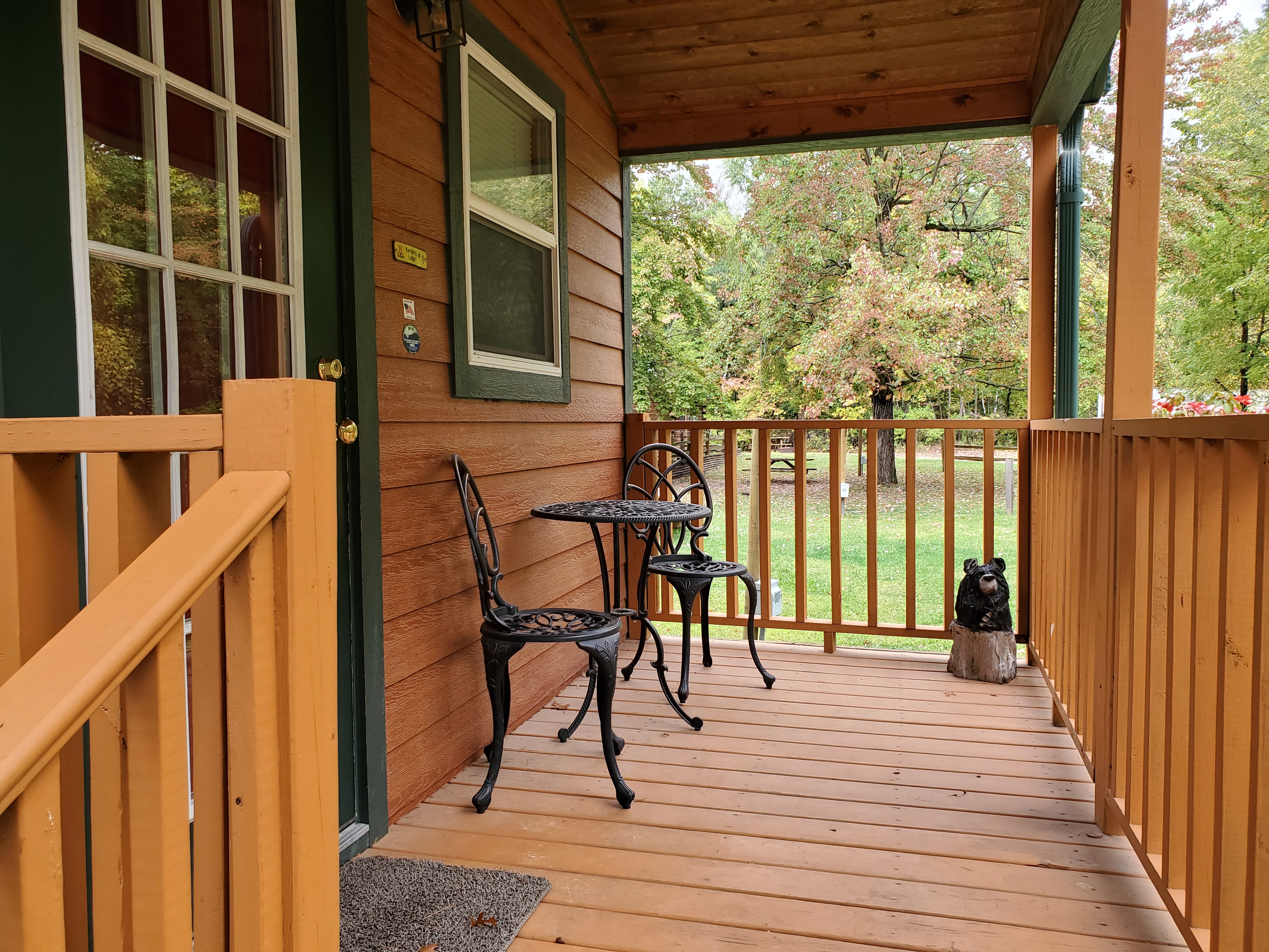 Deluxe cabin with patio site