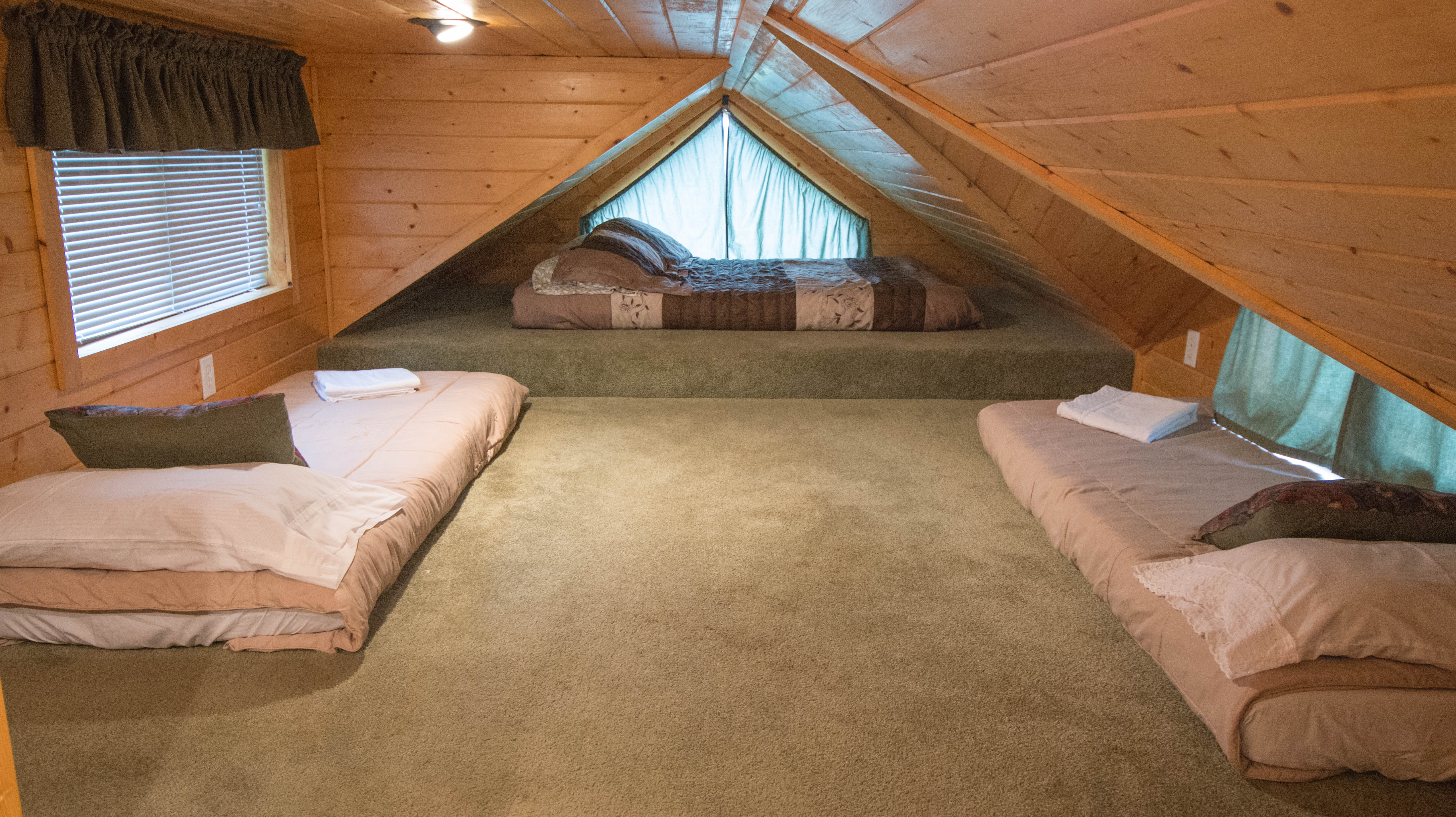 Large Loft w/ 2 Twin Beds & 1 Full Bed