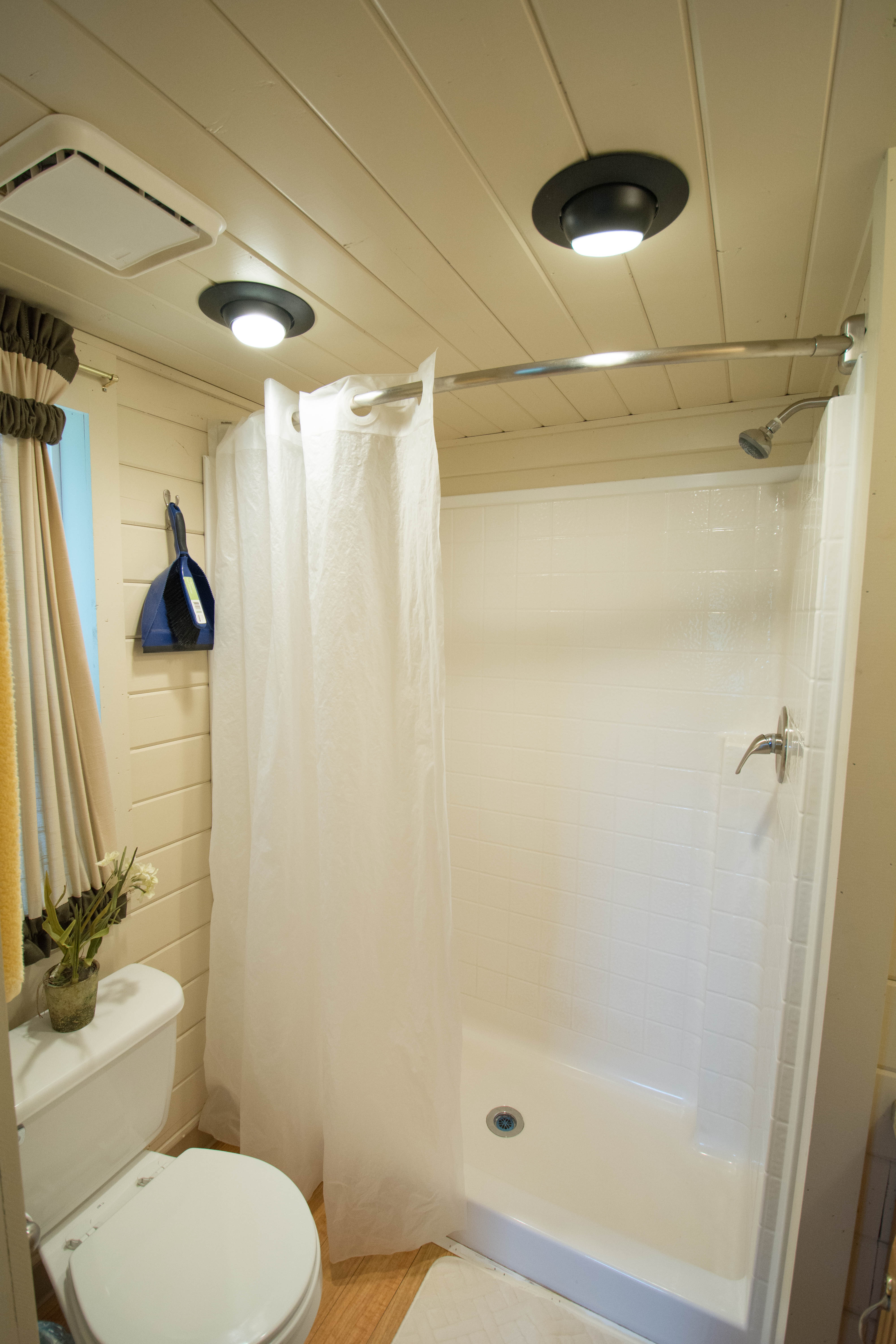 Bathroom w/ Spacious Showers