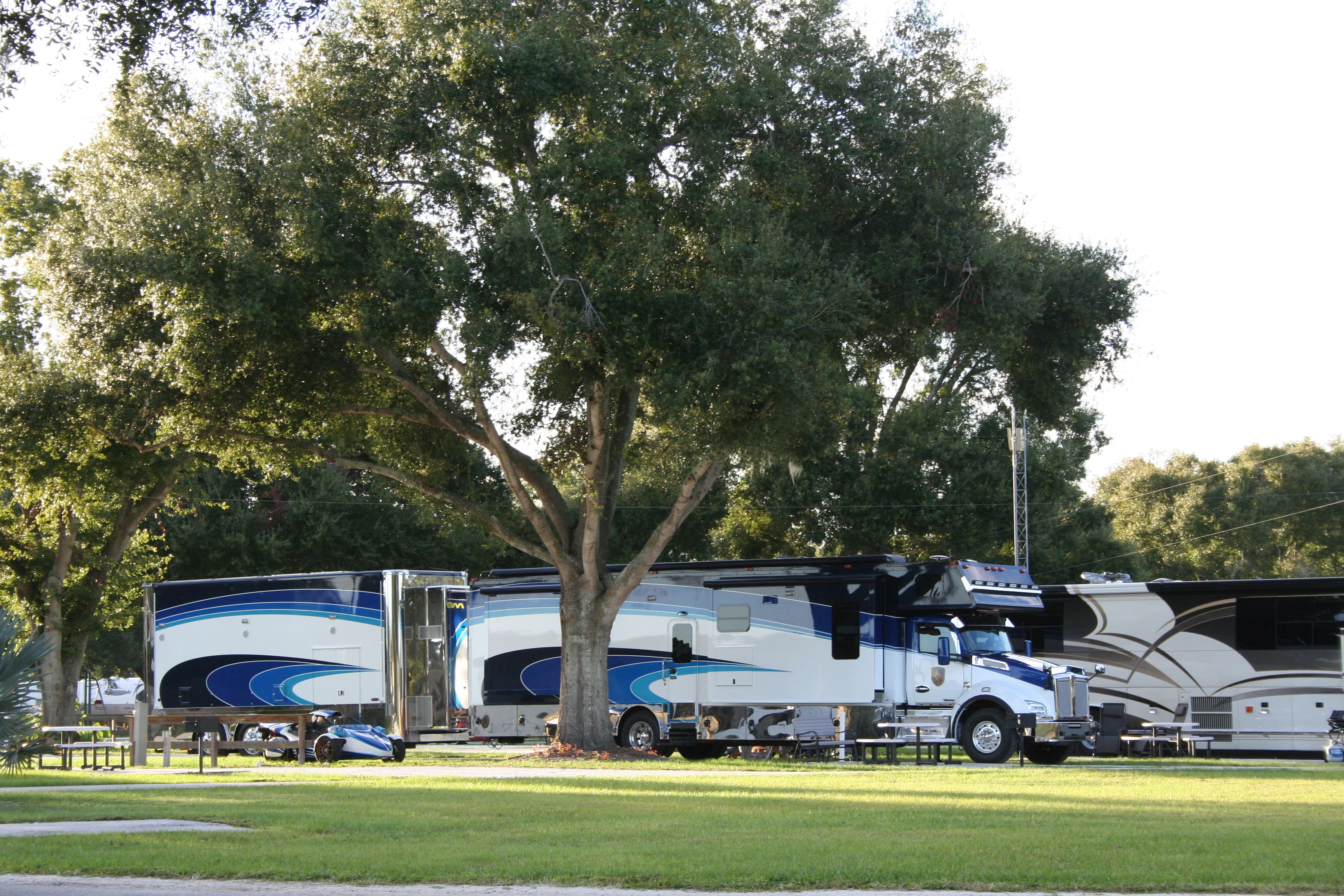 Large, spacious, Big-rig sites.