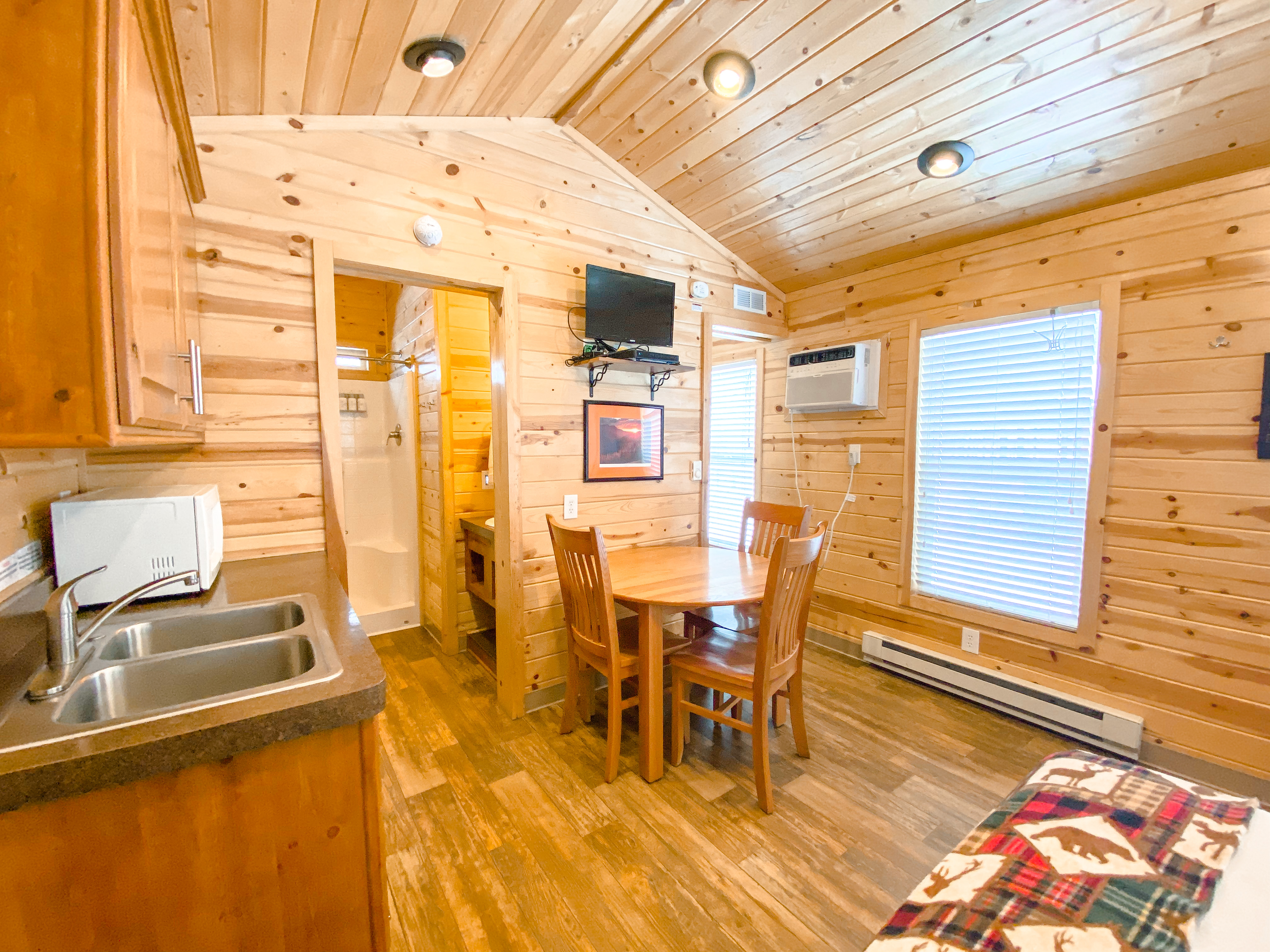 Studio Deluxe Cabin bedroom