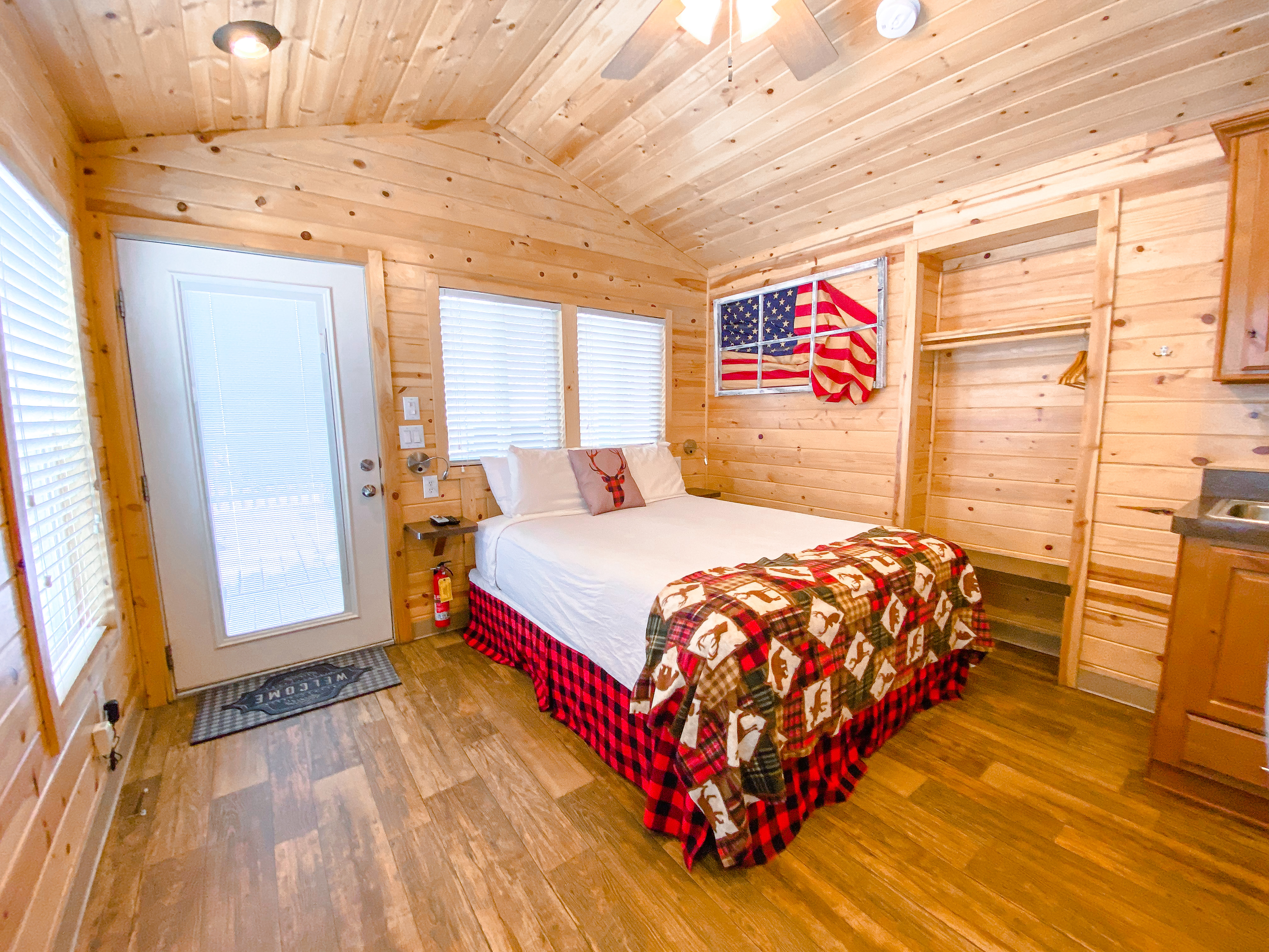 Studio Deluxe Cabin bedroom