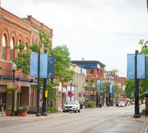 Shopping & Dining at the River District