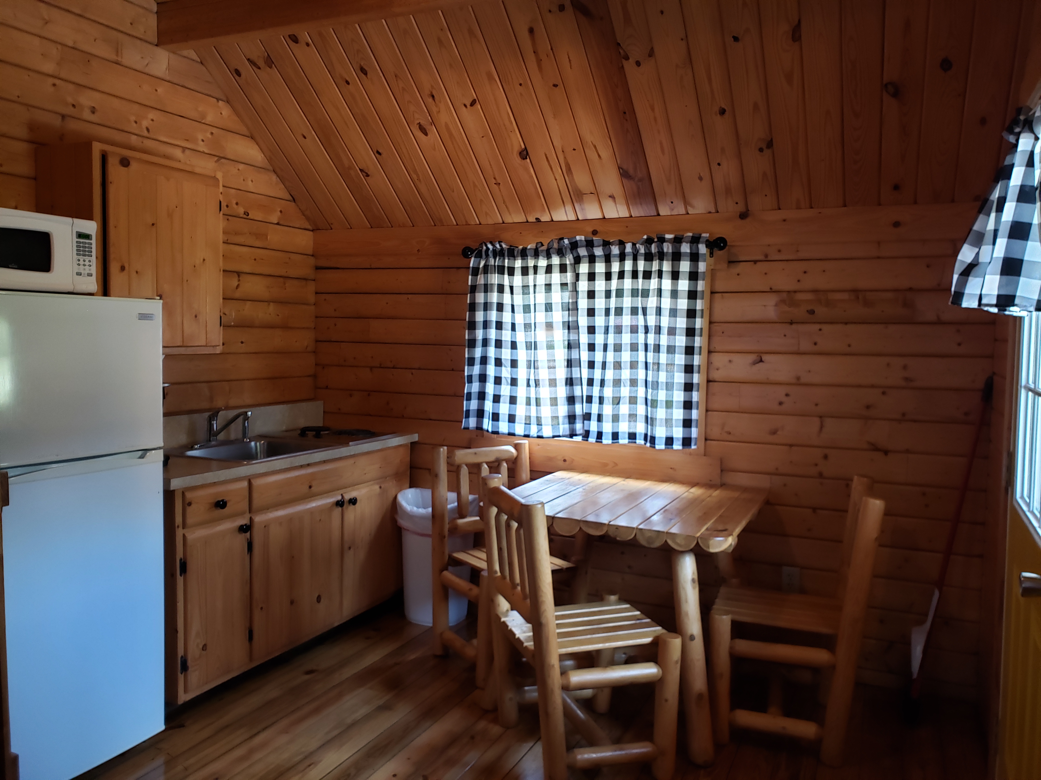 Cabin 5 Kitchen