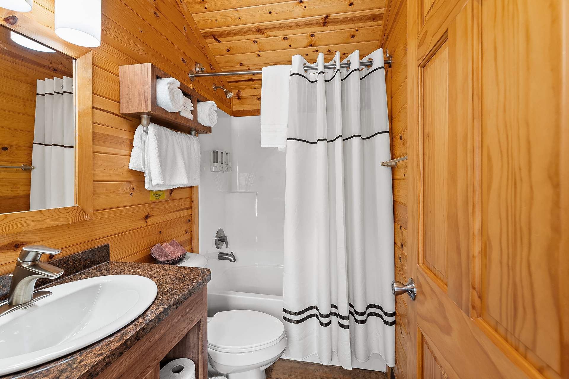 DC303 - Deluxe Cabin, 2 Room (Full Bath & Half Bath) - Sleeps 6