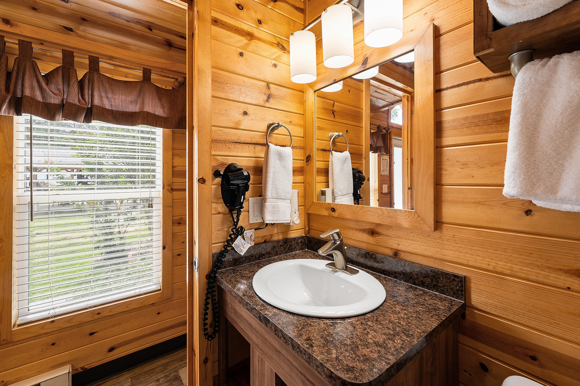 DC303 - Deluxe Cabin, 2 Room (Full Bath & Half Bath) - Sleeps 6