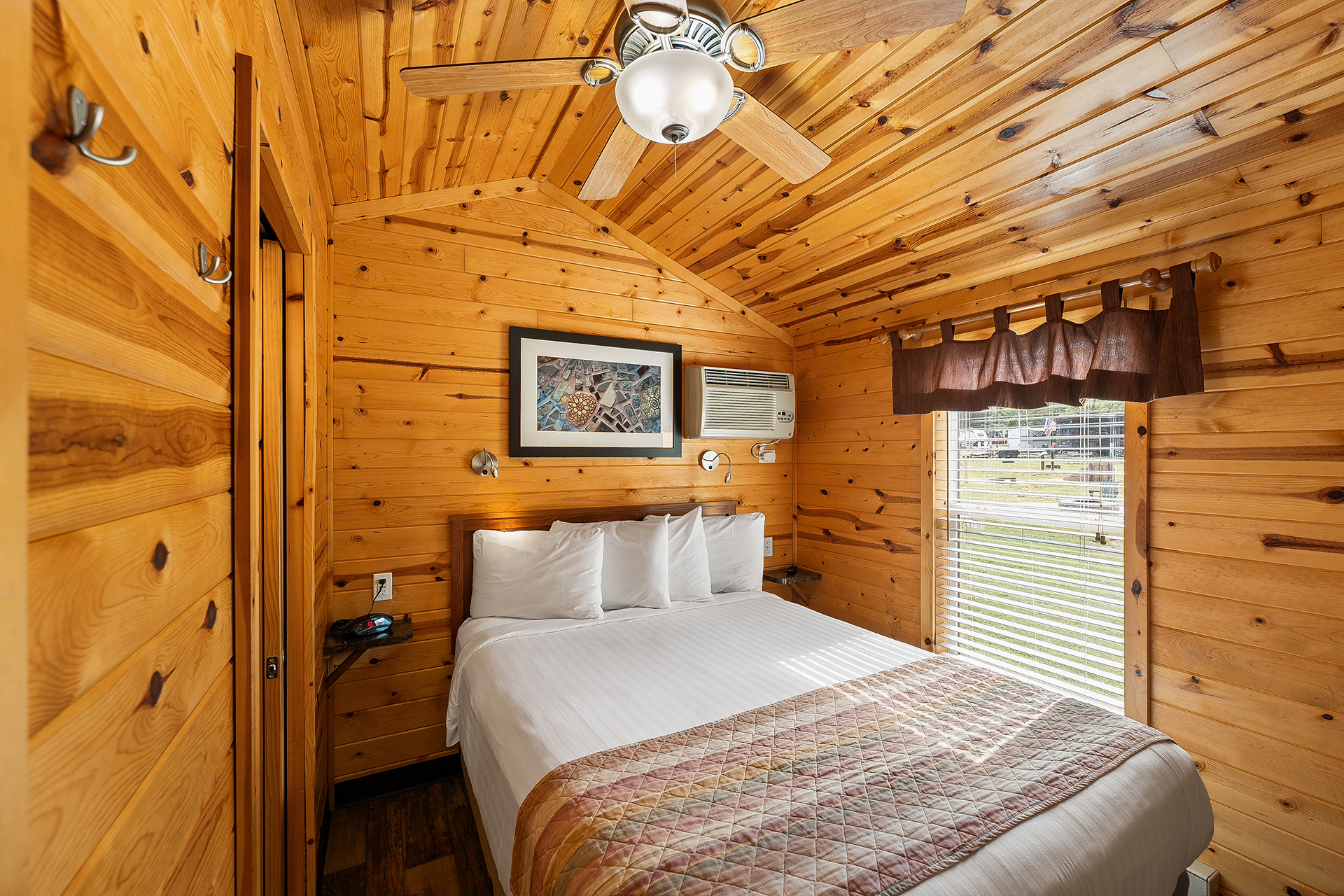 DC303 - Deluxe Cabin, 2 Room (Full Bath & Half Bath) - Sleeps 6