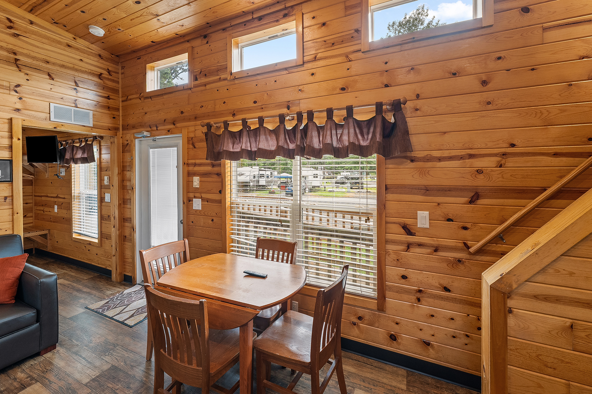 DC301 - Deluxe Cabin, 1 Room (Full Bath with Shower) - Sleeps 6