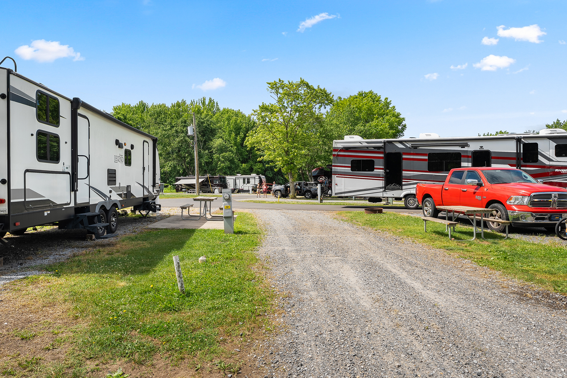 RV 32, Pull-Thru 50/30 AMPS FHU, Front of Park