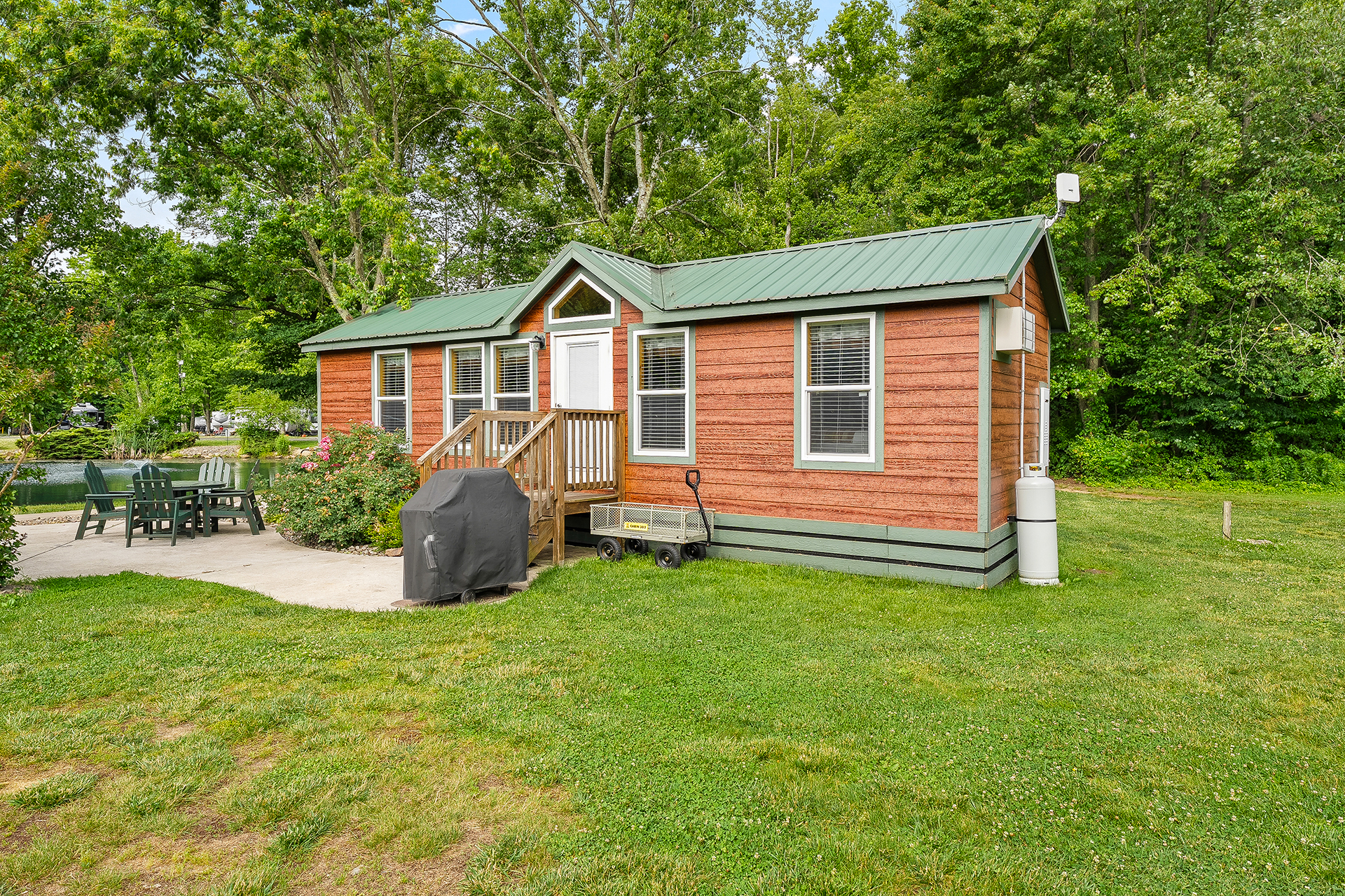 DC303 - Deluxe Cabin, 2 Room (Full Bath & Half Bath) - Sleeps 6