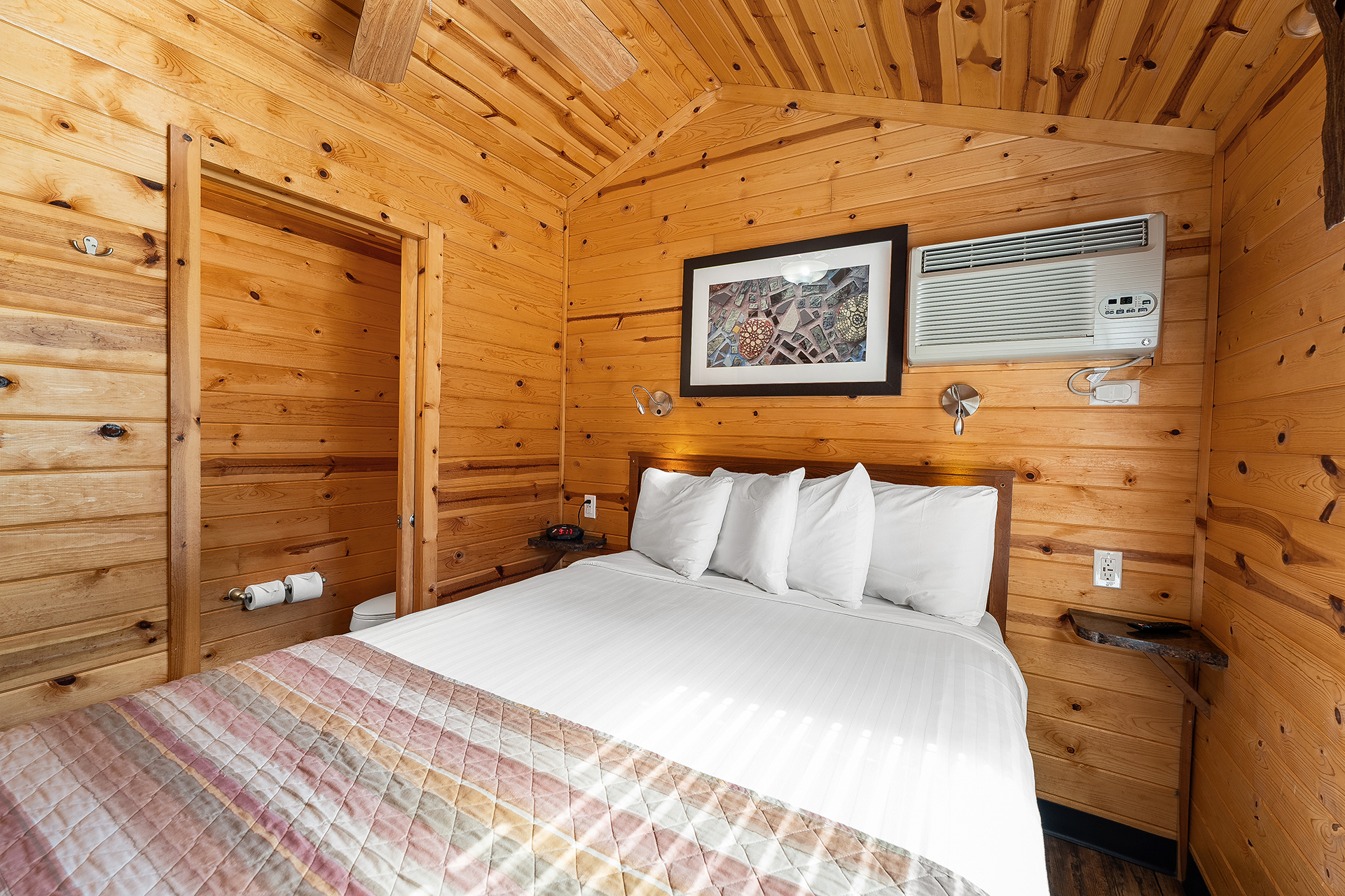 DC303 - Deluxe Cabin, 2 Room (Full Bath & Half Bath) - Sleeps 6
