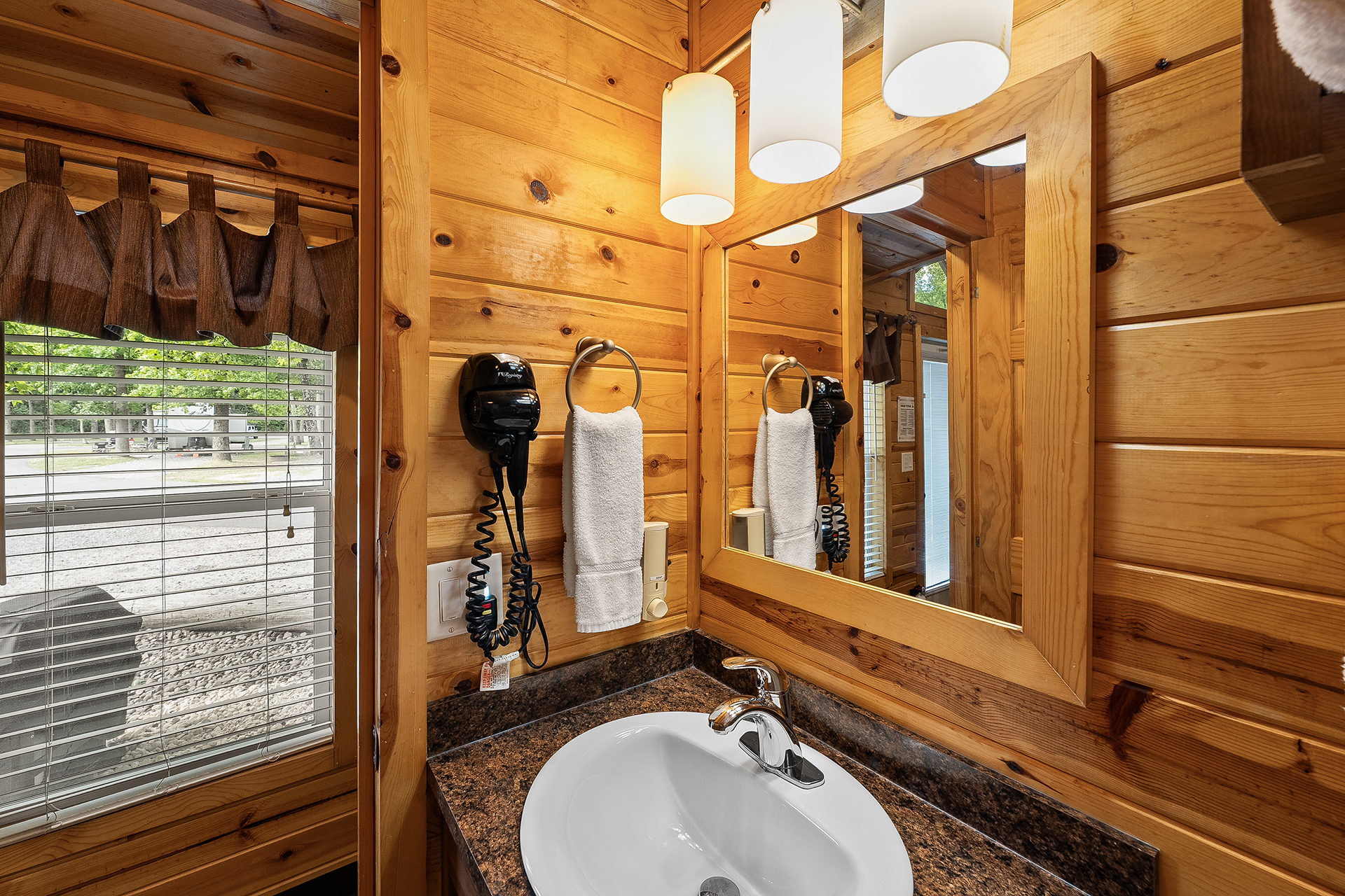 DC307 - Deluxe Cabin, 2 Room (Full Bath & Half Bath) - Sleeps 8