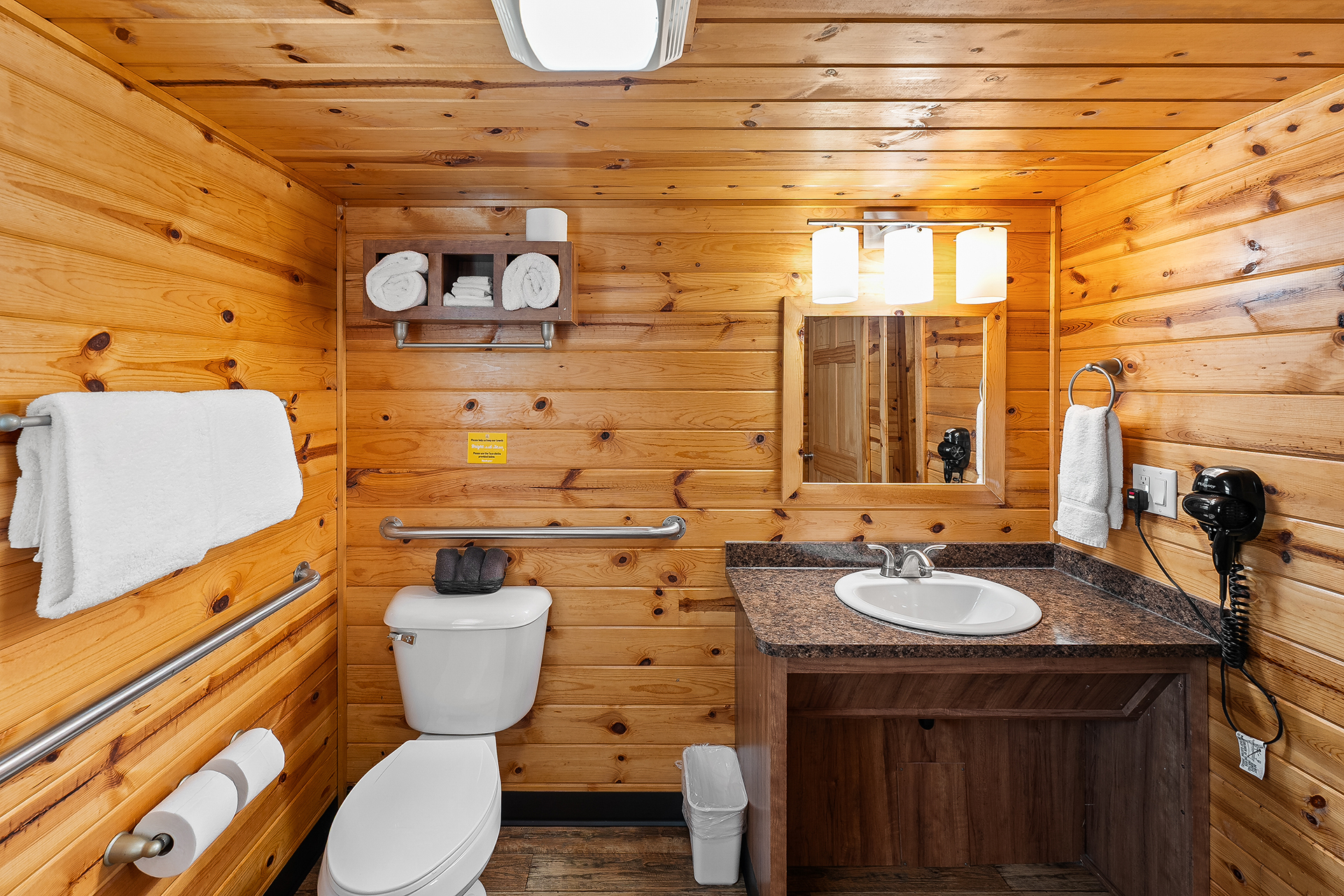 DC301 - Deluxe Cabin, 1 Room (Full Bath with Shower) - Sleeps 6