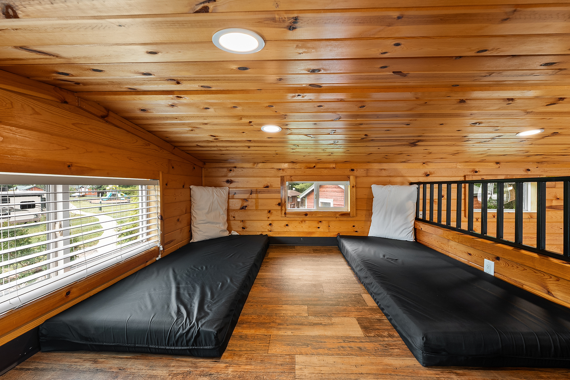 DC301 - Deluxe Cabin, 1 Room (Full Bath with Shower) - Sleeps 6