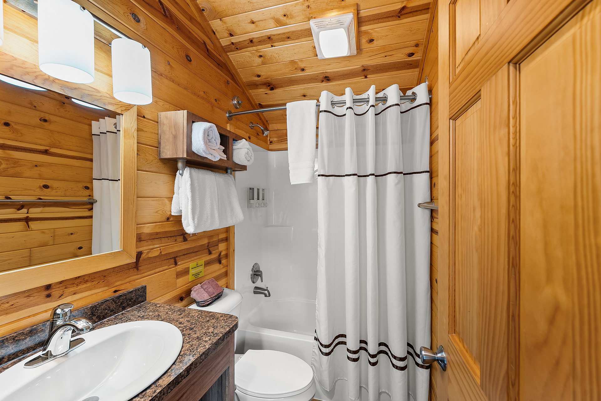 DC307 - Deluxe Cabin, 2 Room (Full Bath & Half Bath) - Sleeps 8