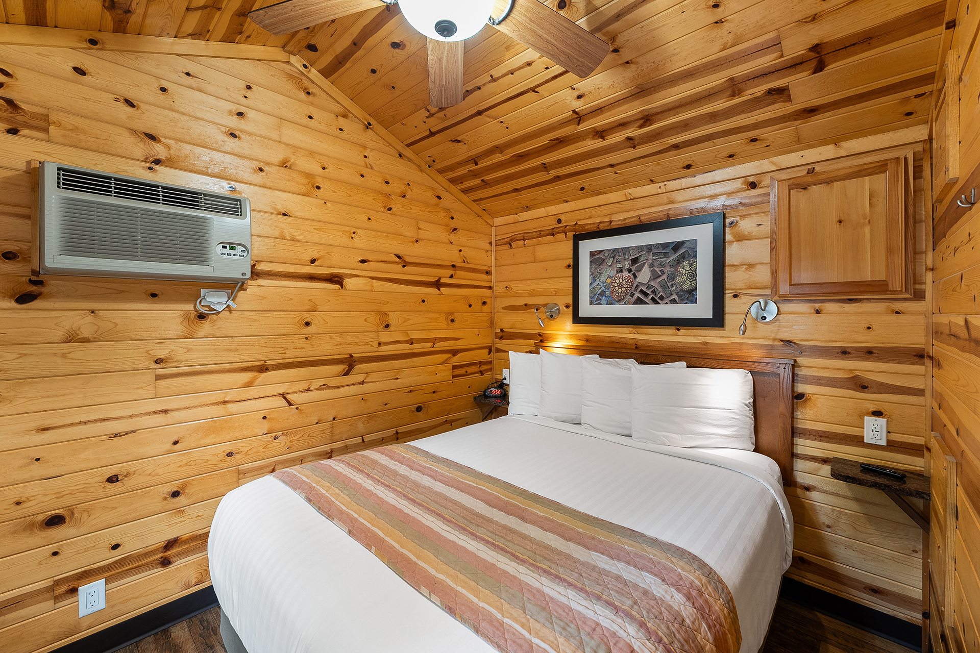DC307 - Deluxe Cabin, 2 Room (Full Bath & Half Bath) - Sleeps 8