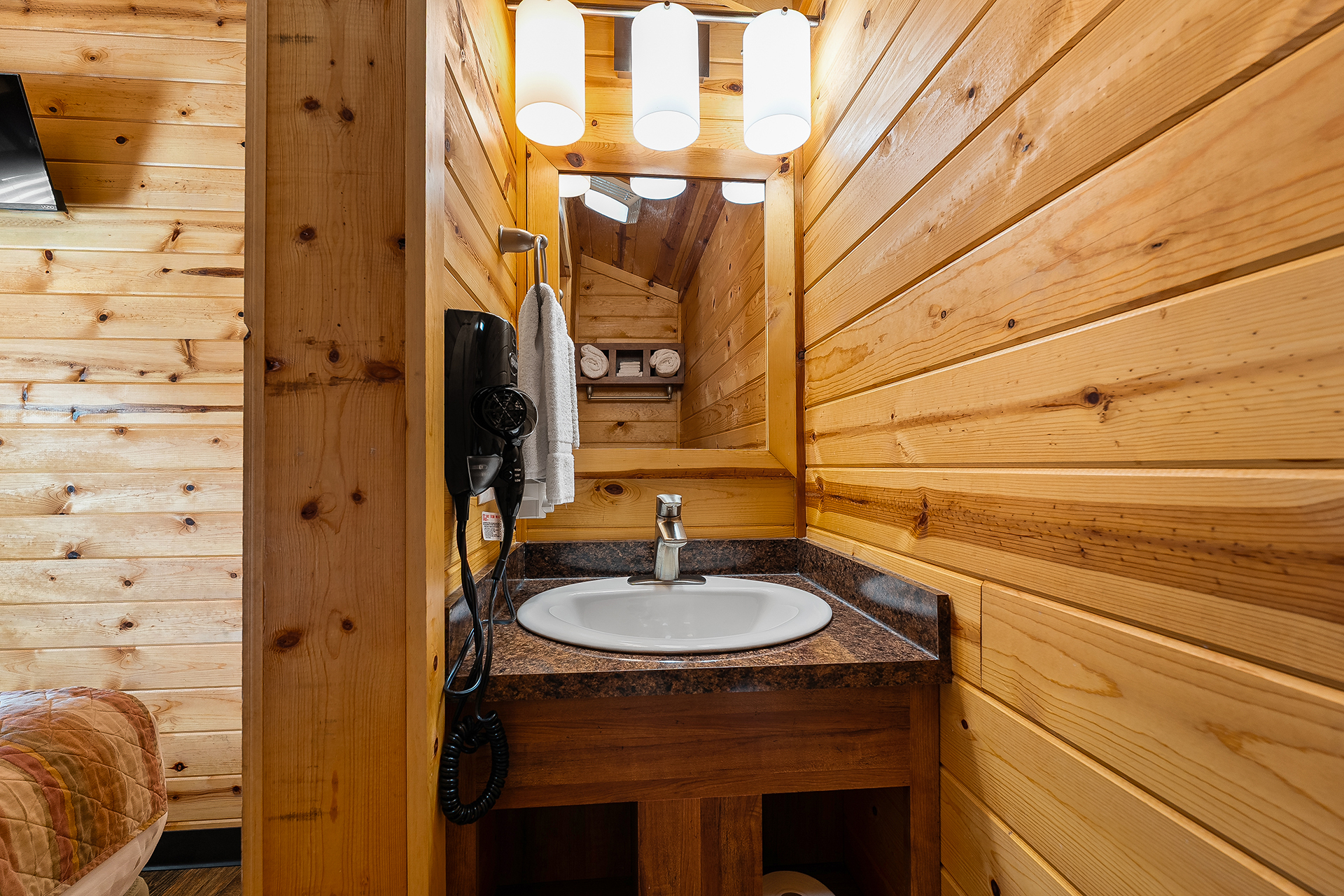 DC303 - Deluxe Cabin, 2 Room (Full Bath & Half Bath) - Sleeps 6