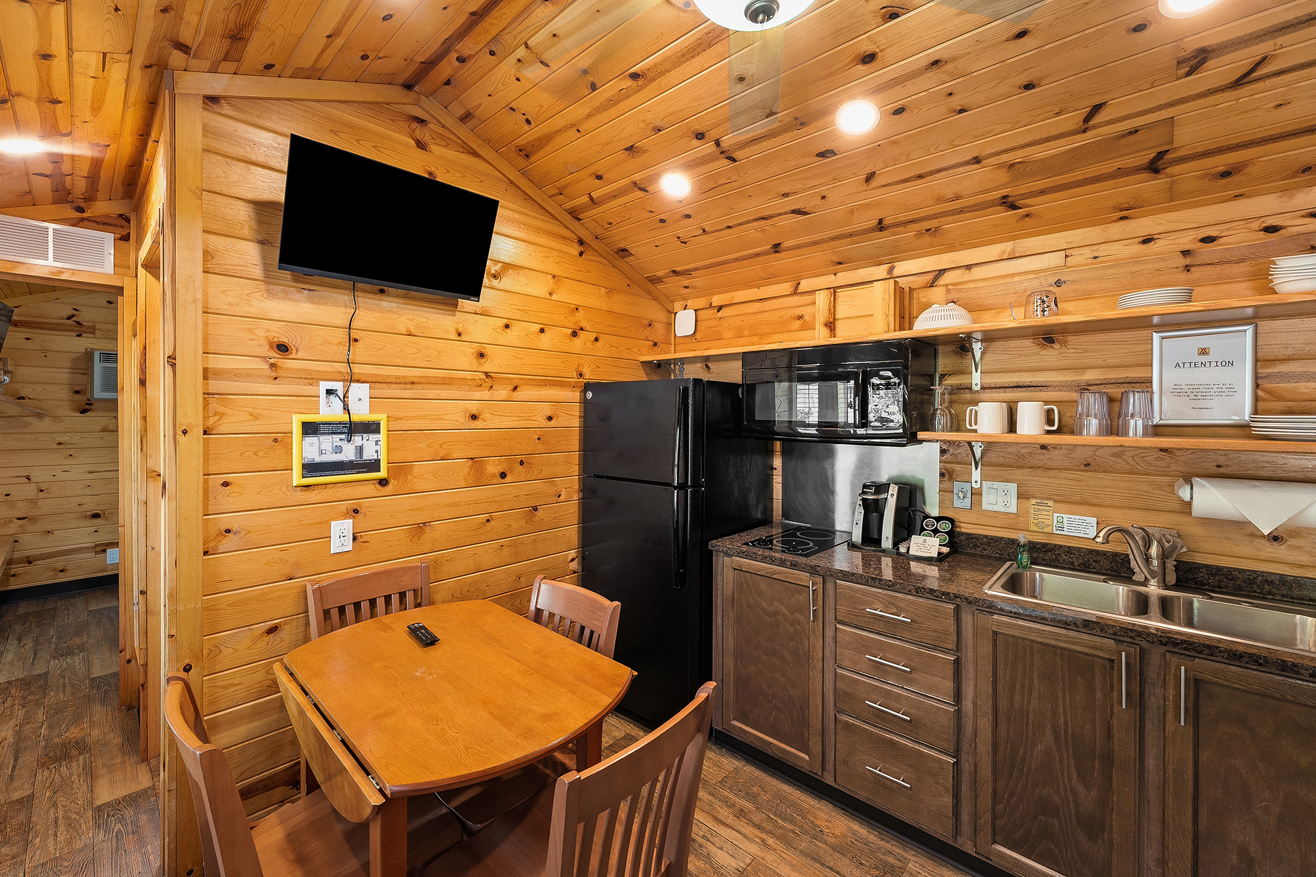 DC307 - Deluxe Cabin, 2 Room (Full Bath & Half Bath) - Sleeps 8