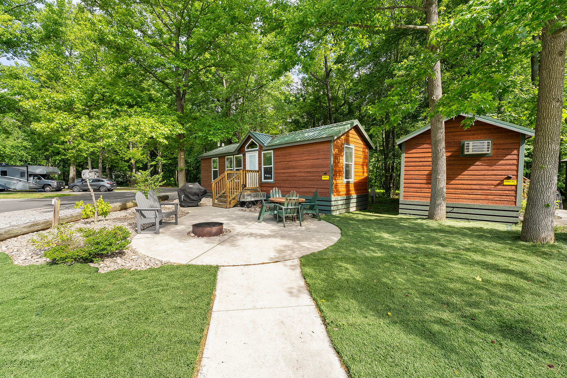 DC307 - Deluxe Cabin, 2 Room (Full Bath & Half Bath) - Sleeps 8