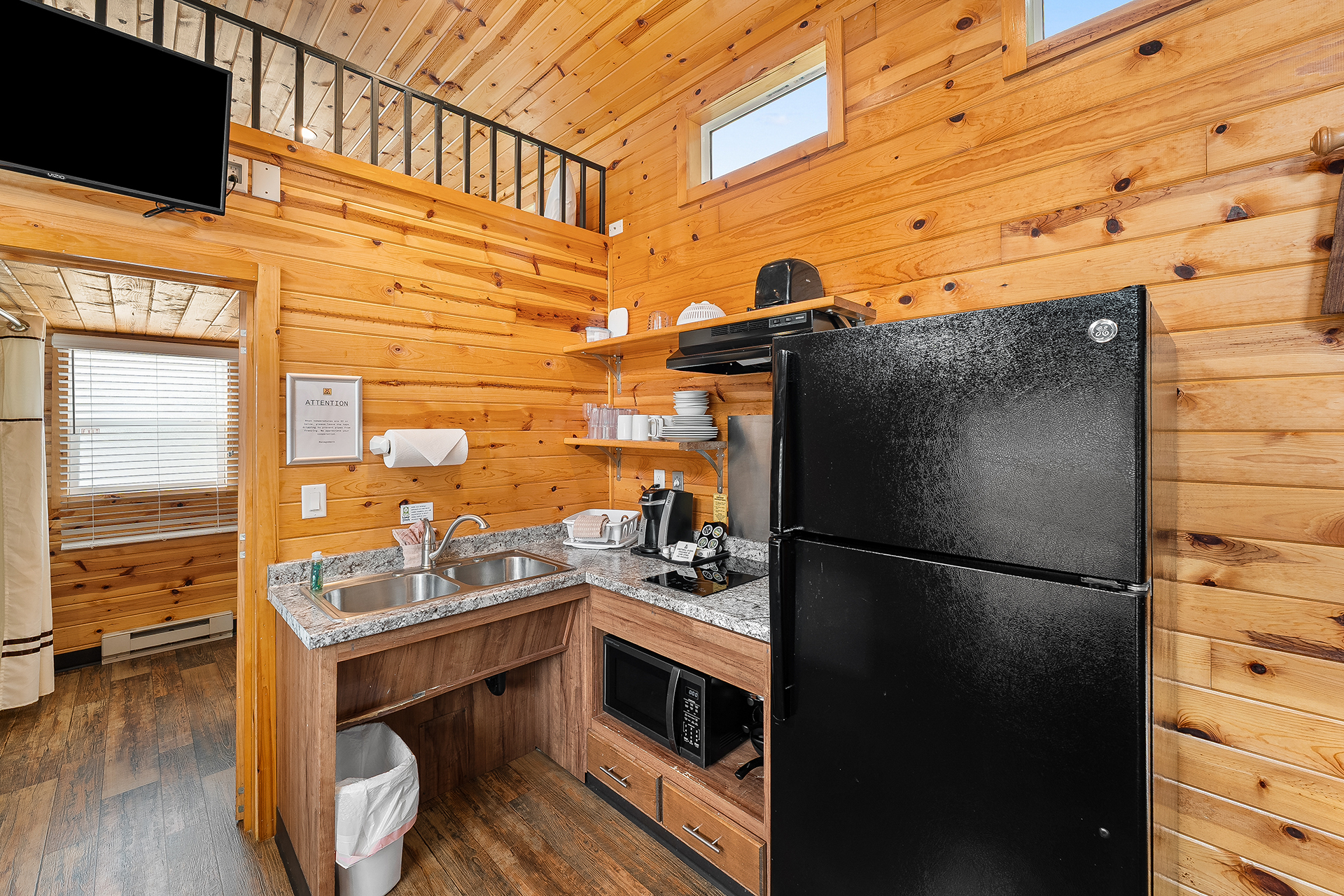 DC301 - Deluxe Cabin, 1 Room (Full Bath with Shower) - Sleeps 6