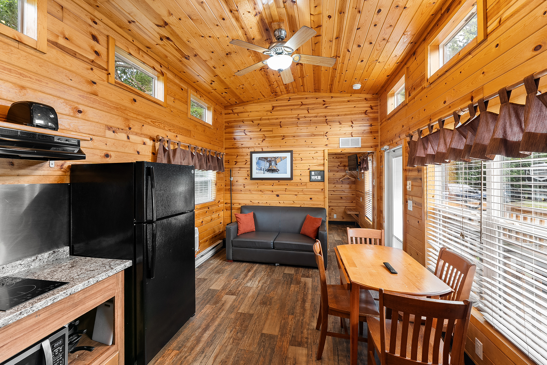 DC301 - Deluxe Cabin, 1 Room (Full Bath with Shower) - Sleeps 6