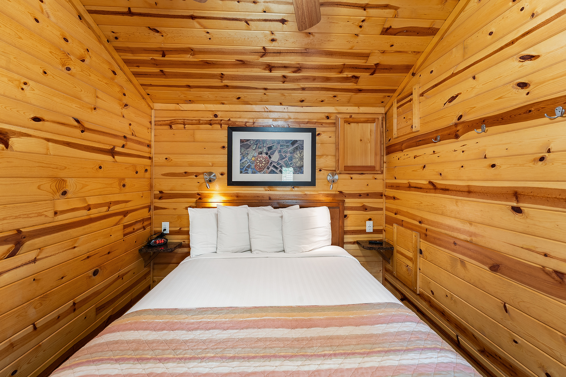 DC307 - Deluxe Cabin, 2 Room (Full Bath & Half Bath) - Sleeps 8