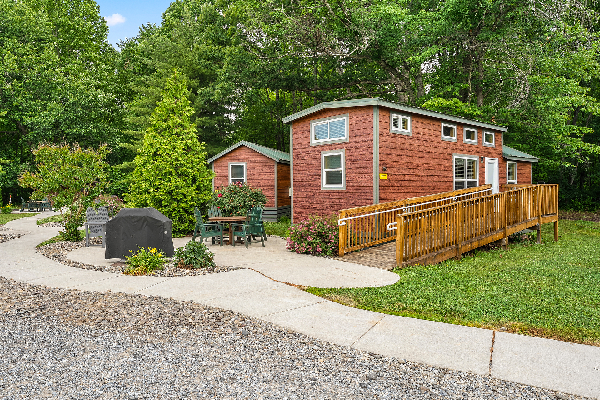DC301 - Deluxe Cabin, 1 Room (Full Bath with Shower) - Sleeps 6