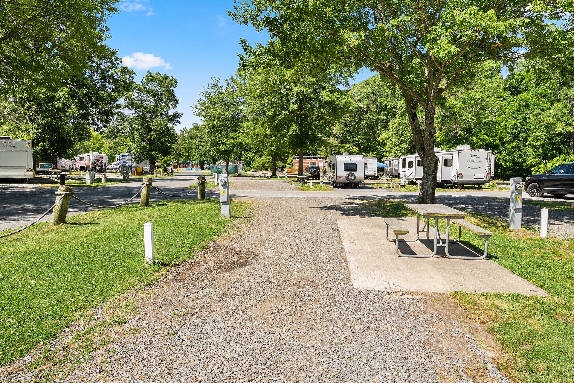 RV 6, Pull-Thru 50/30 AMPS FHU, Front of Park