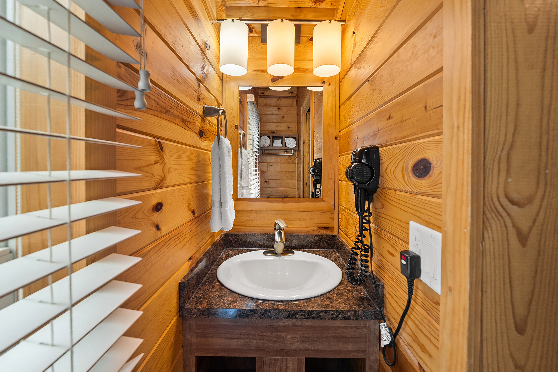 DC307 - Deluxe Cabin, 2 Room (Full Bath & Half Bath) - Sleeps 8