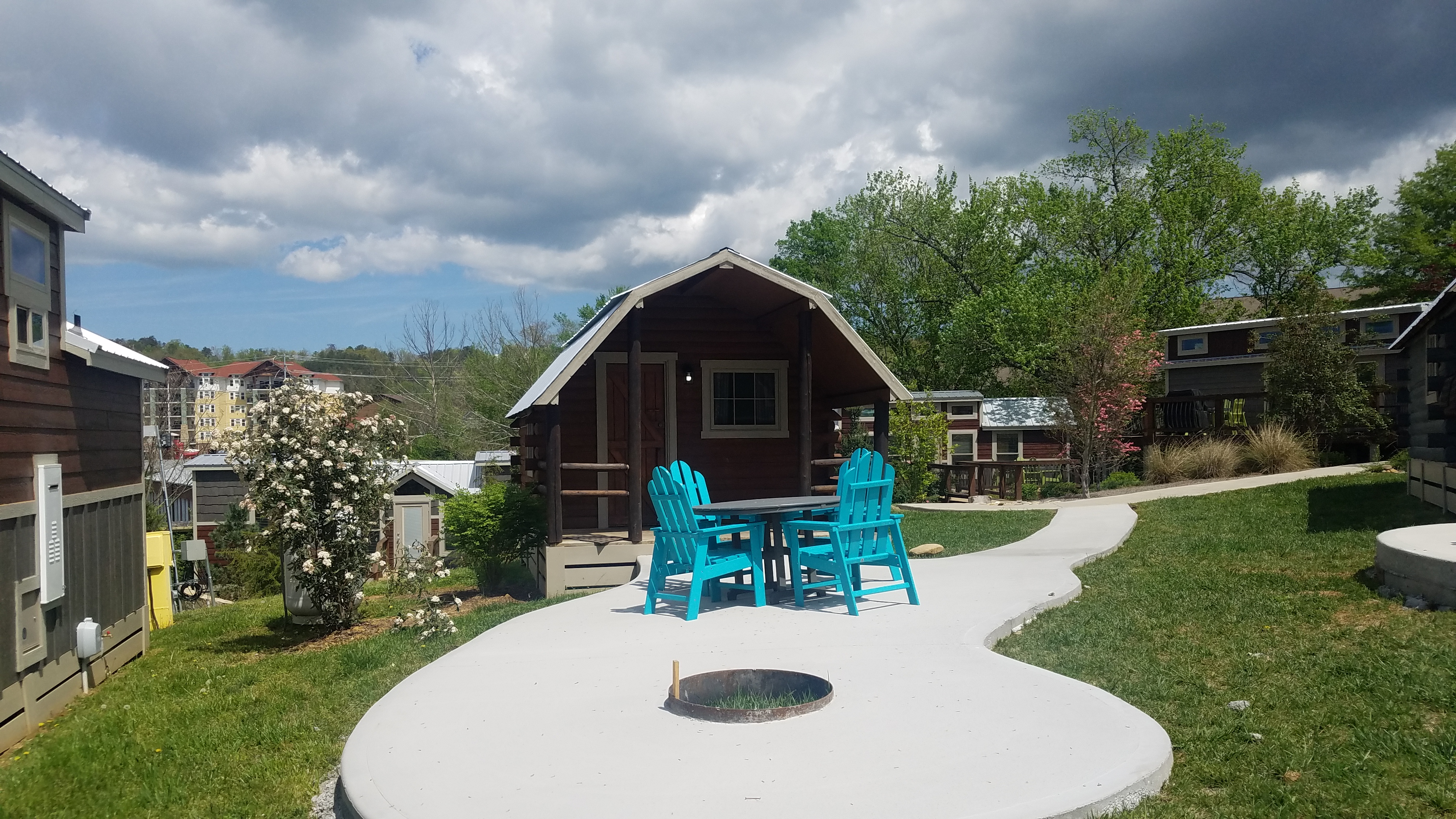 Deluxe Camping Cabin patio Patriot Park