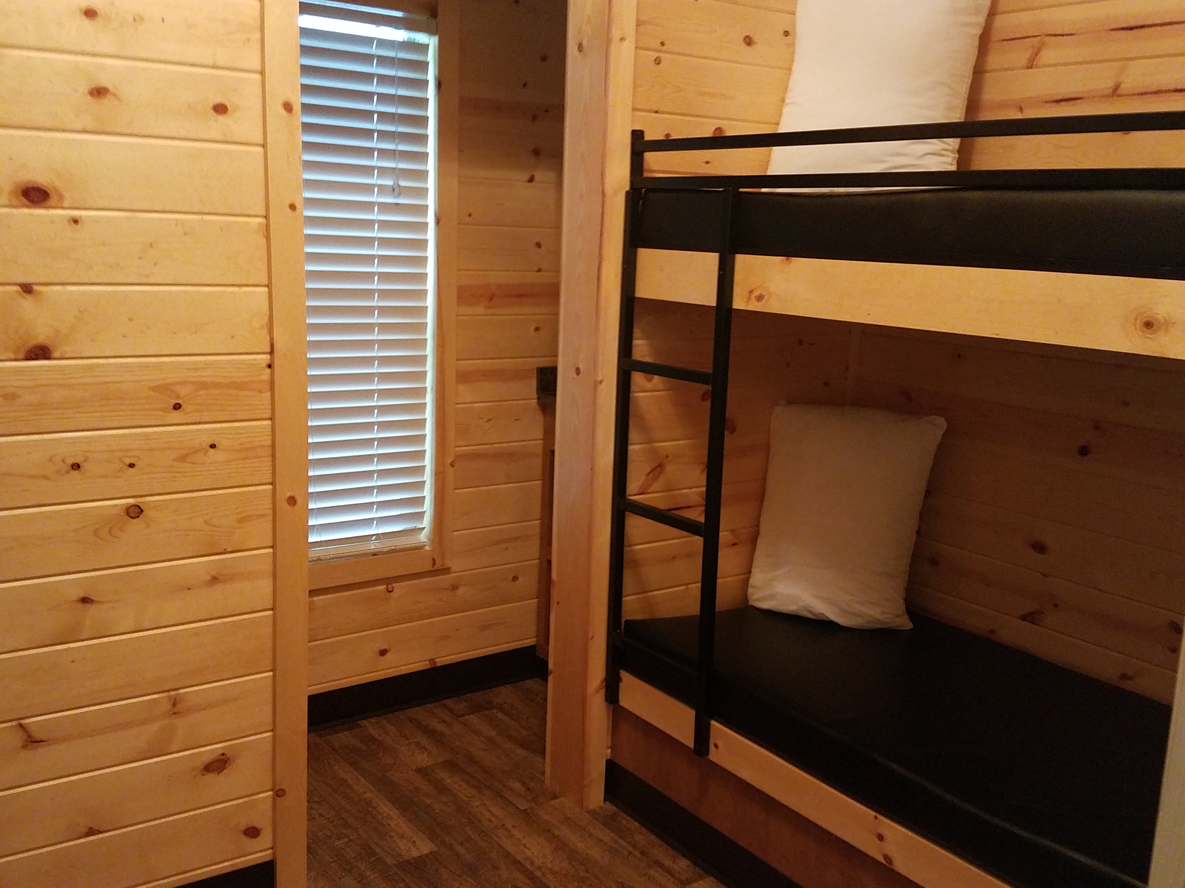 Deluxe Cabin Single Bunk Room