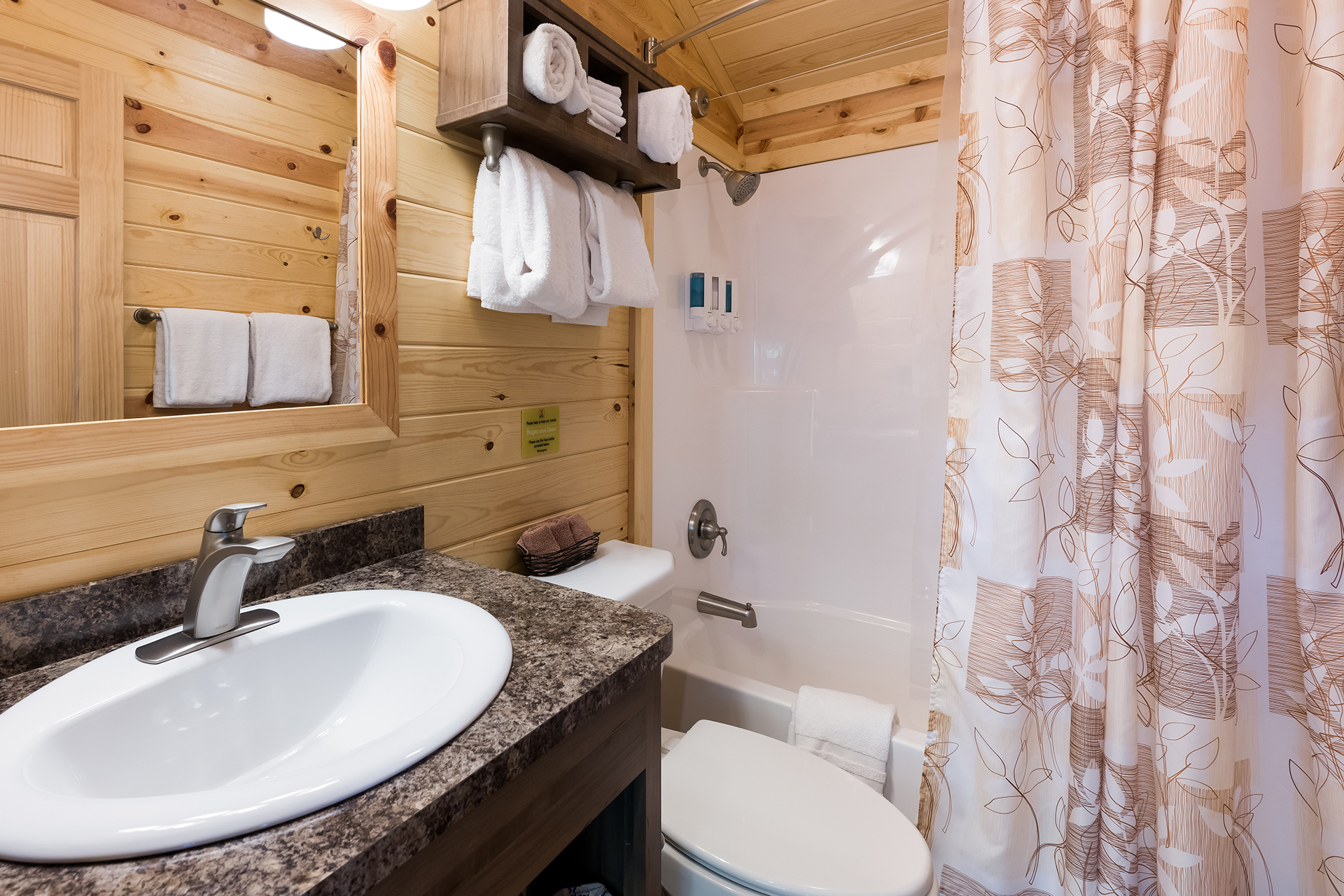 DC314_Deluxe Cabin, 2RM with KOA Patio® (Full Bath & Half Bath) – Sleeps 8