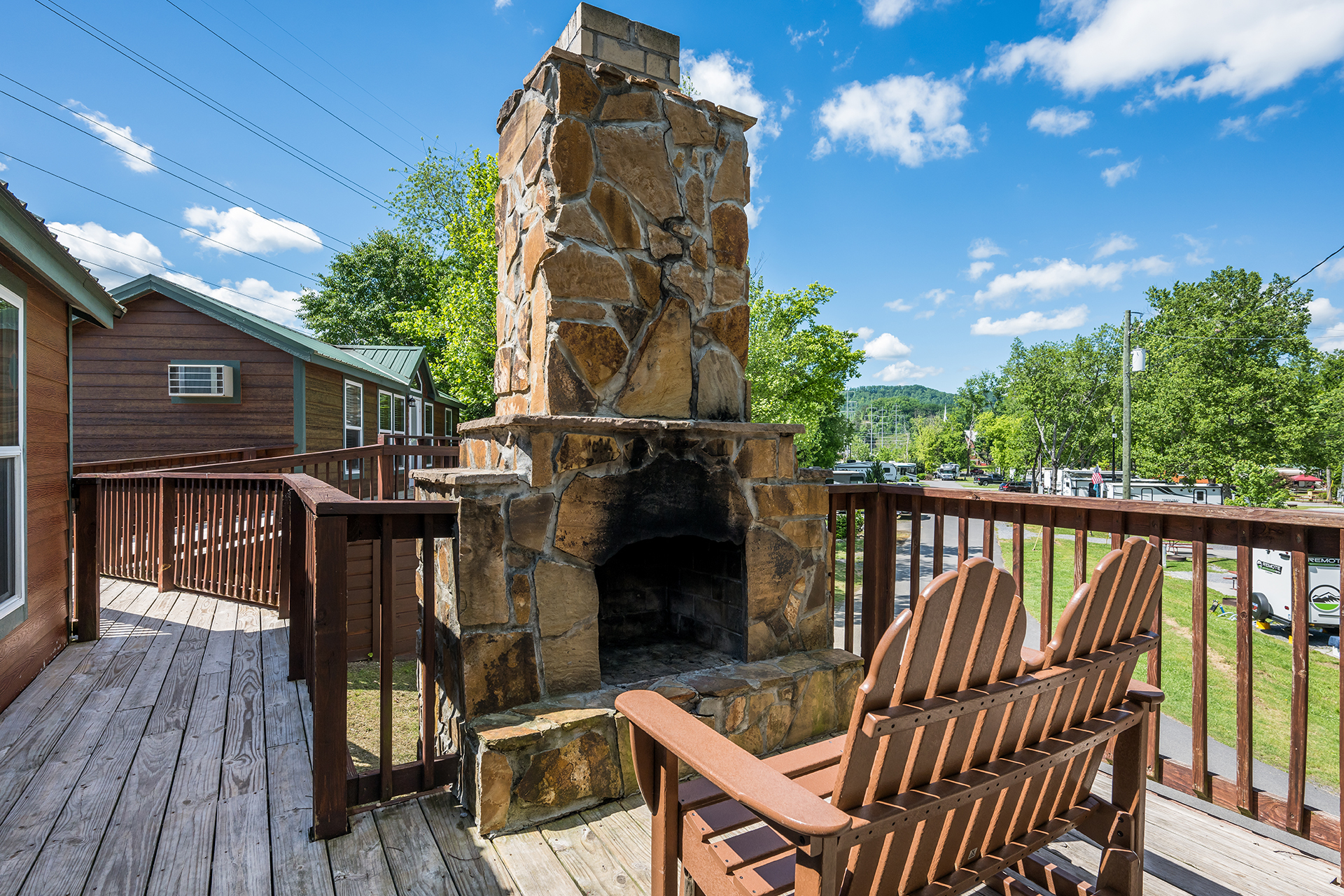 DC7_Deluxe Cabin, 2RM with Patio Near Rec (Full Bath & Half Bath) – Sleeps 6