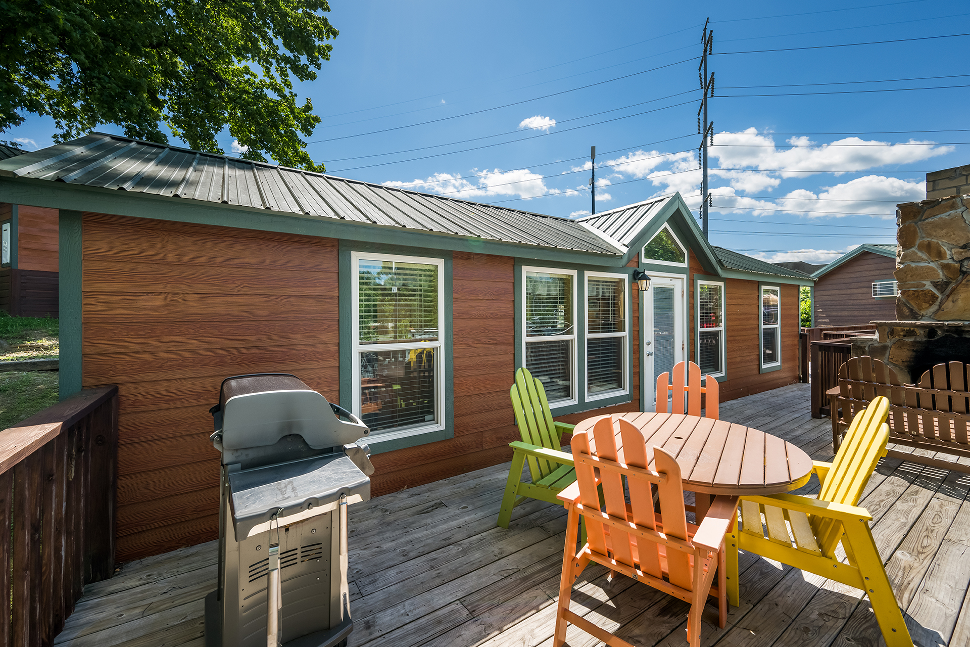 DC7_Deluxe Cabin, 2RM with Patio Near Rec (Full Bath & Half Bath) – Sleeps 6