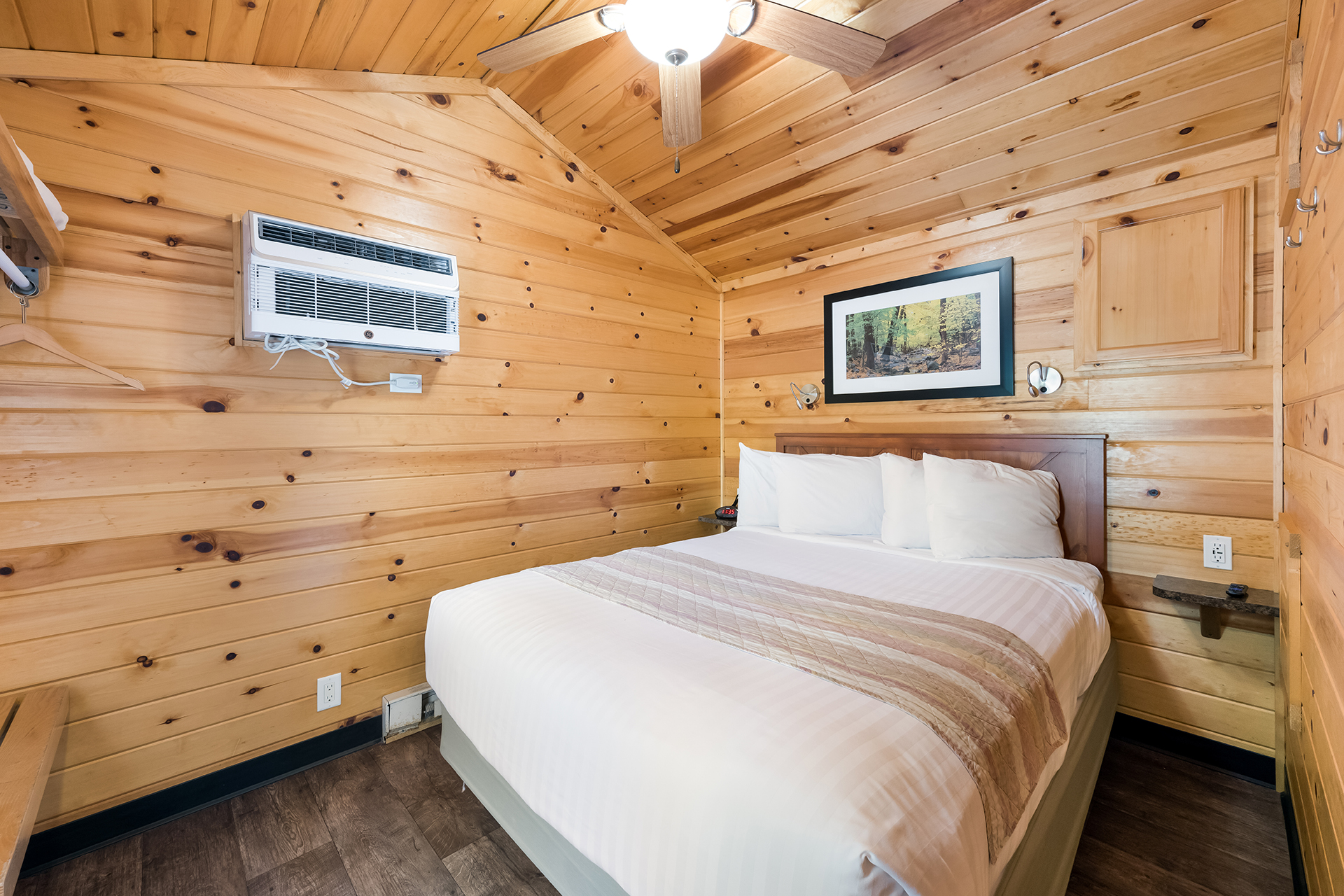 DC7_Deluxe Cabin, 2RM with Patio Near Rec (Full Bath & Half Bath) – Sleeps 6