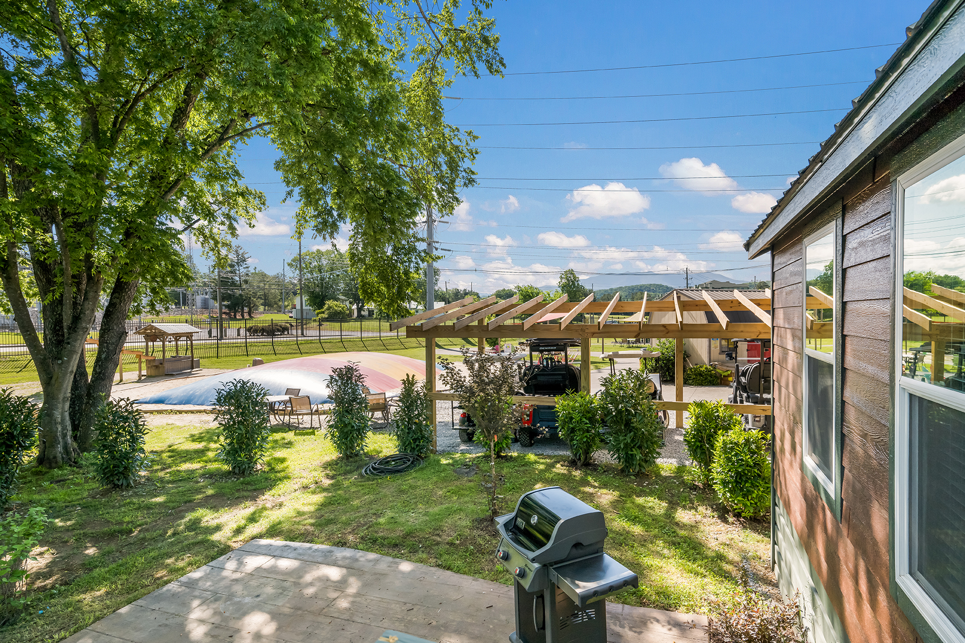 DC12_Deluxe Cabin, 2RM Near Rec (Full Bath with Tub & Shower) - Sleeps 8