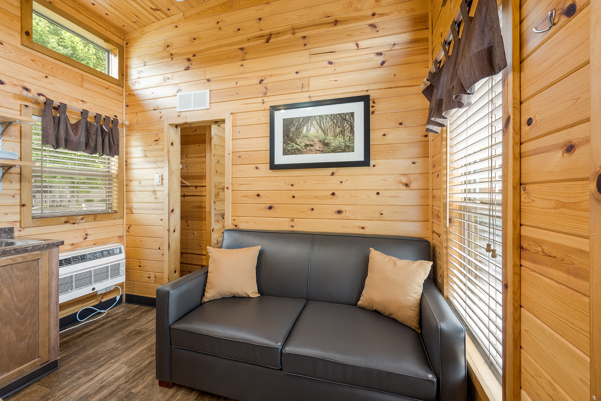 DC312_Deluxe Cabin, 2RM with KOA Patio® (Full Bath & Half Bath) – Sleeps 6