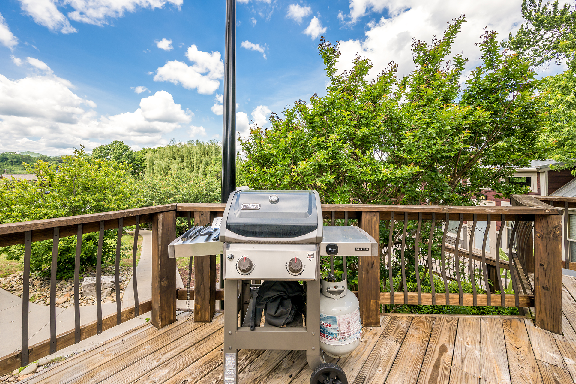 DC301_Deluxe Cabin, 1RM with KOA Patio®, Accessible (Full Bath with Shower) – Sleeps 4