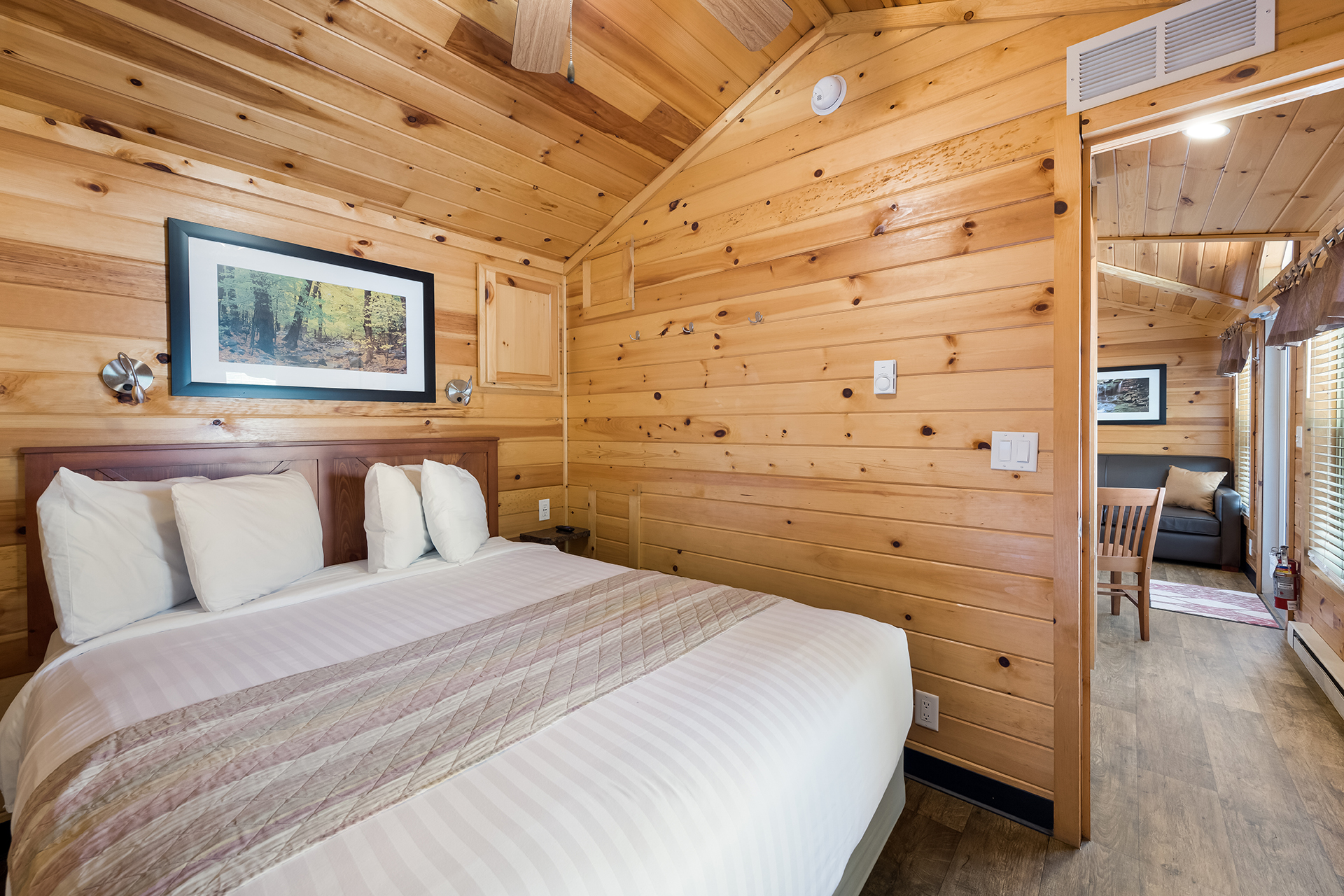 DC7_Deluxe Cabin, 2RM with Patio Near Rec (Full Bath & Half Bath) – Sleeps 6