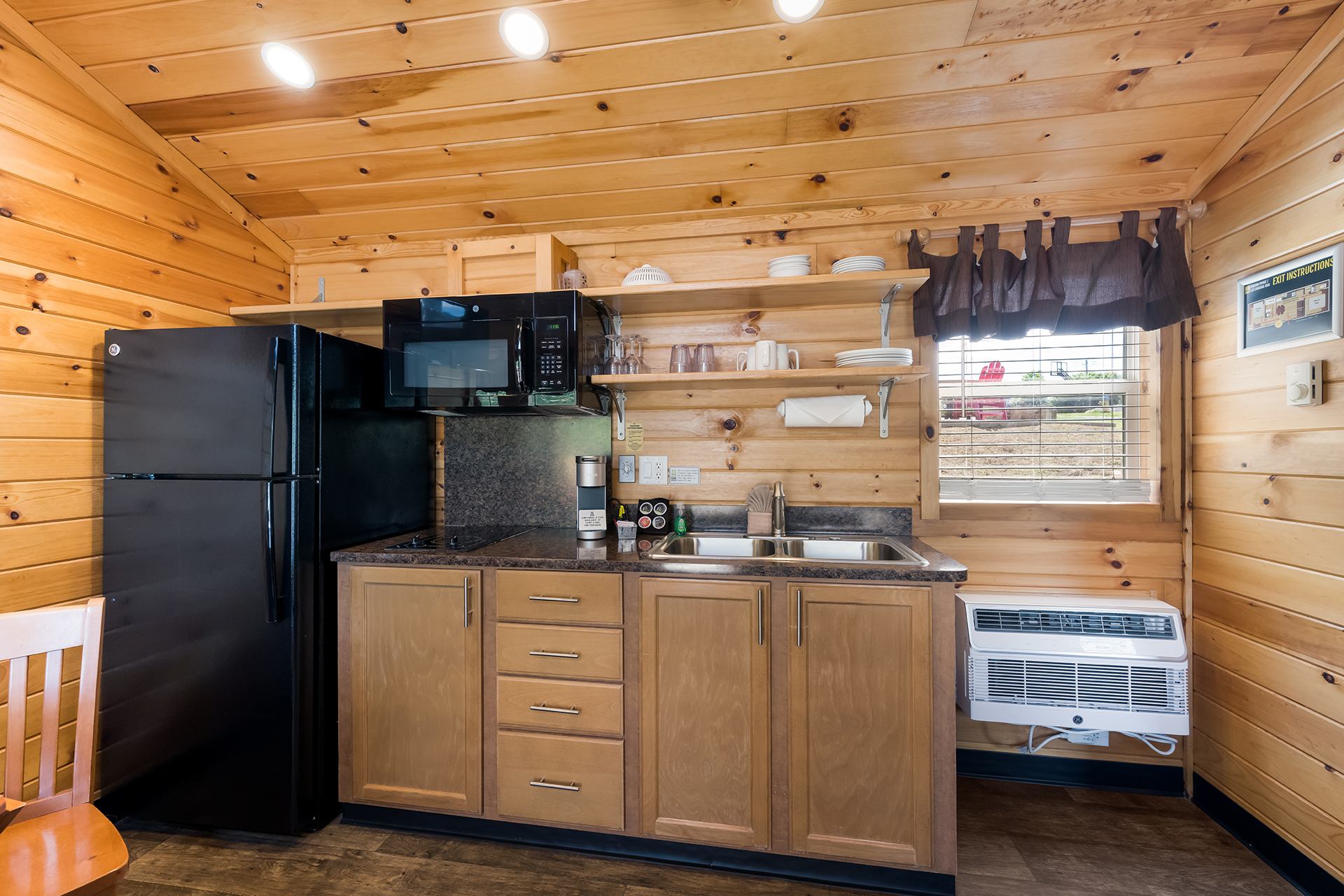 DC7_Deluxe Cabin, 2RM with Patio Near Rec (Full Bath & Half Bath) – Sleeps 6